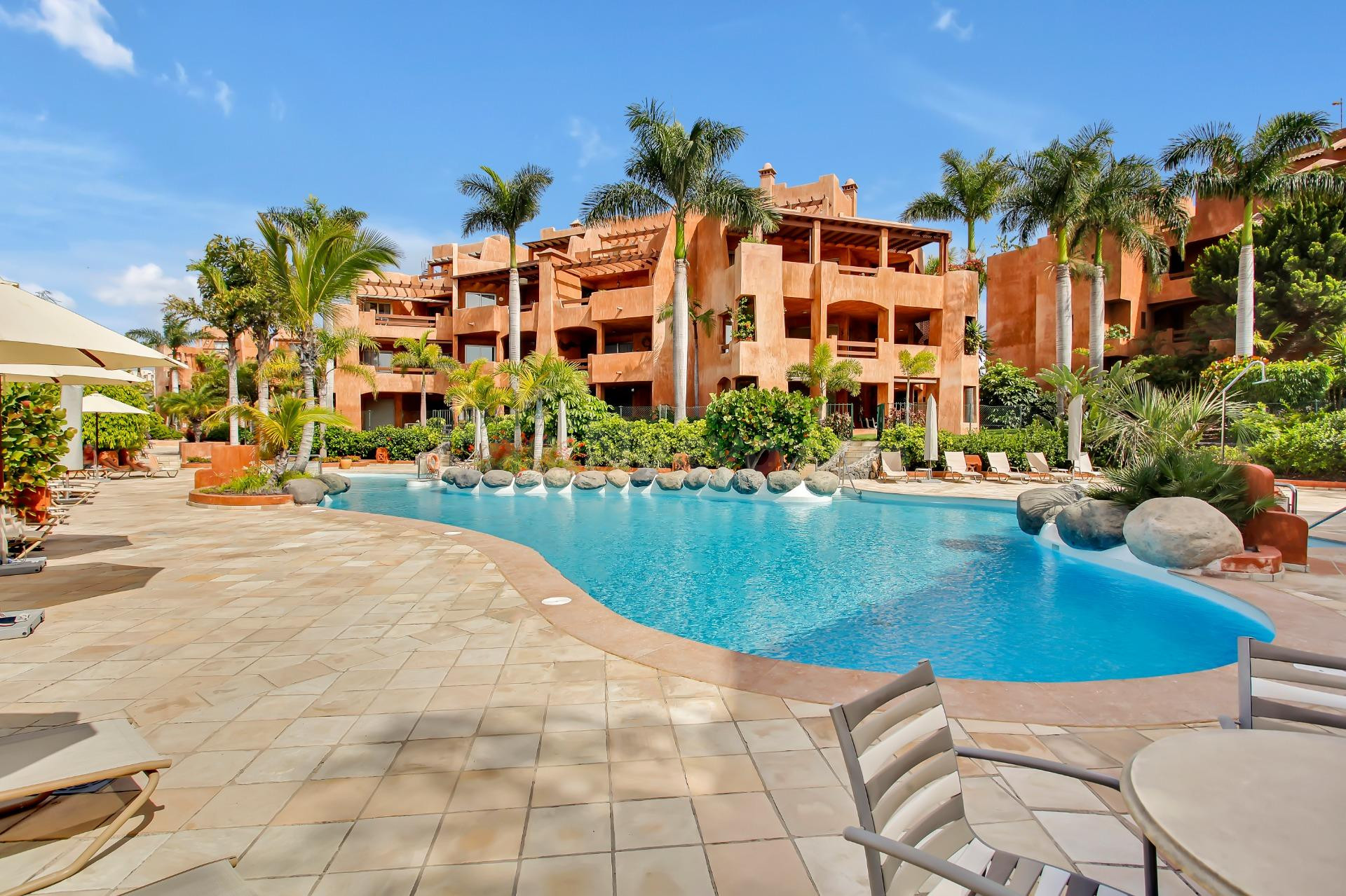 Elegante apartamento de 2 dos dormitorios en Palm Mar por temporada