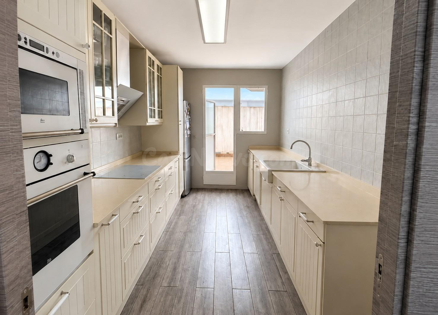 Amplio piso de 135 m2 junto al metro de Mislata - foto 4