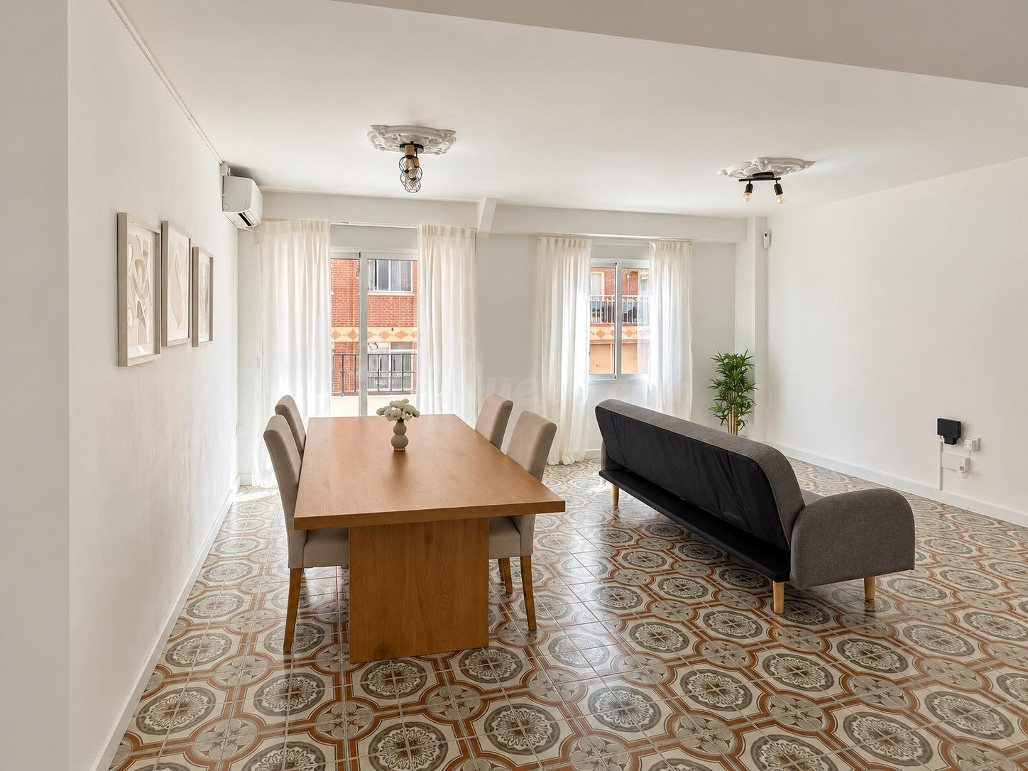 ESPACIOSO PISO REFORMADO DE 3 habitaciones EN QUATRE CARRERES!
