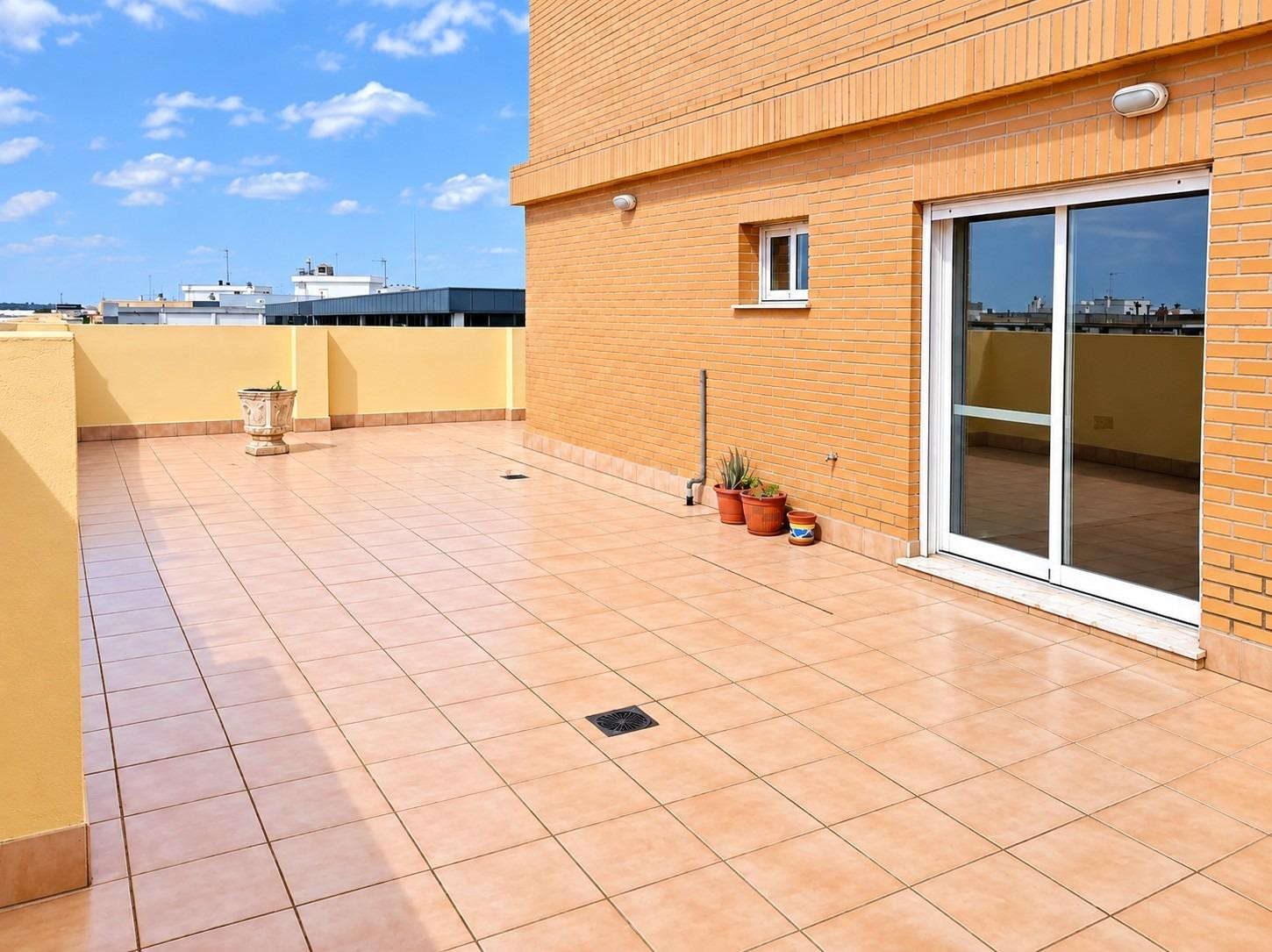 Ático de 4 habitaciones con gran terraza y garaje en Paterna - foto 2