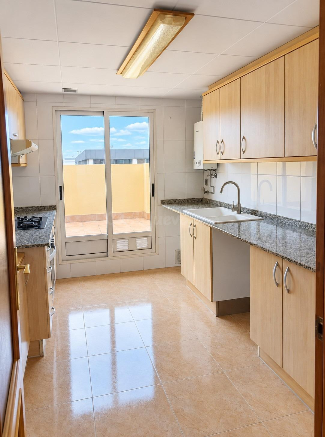 Ático de 4 habitaciones con gran terraza y garaje en Paterna - foto 4