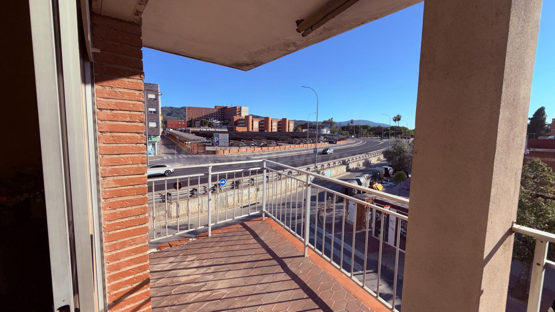 Piso amplio de 132 m2 junto al Hospital Virgen de la Arrixac - foto 3