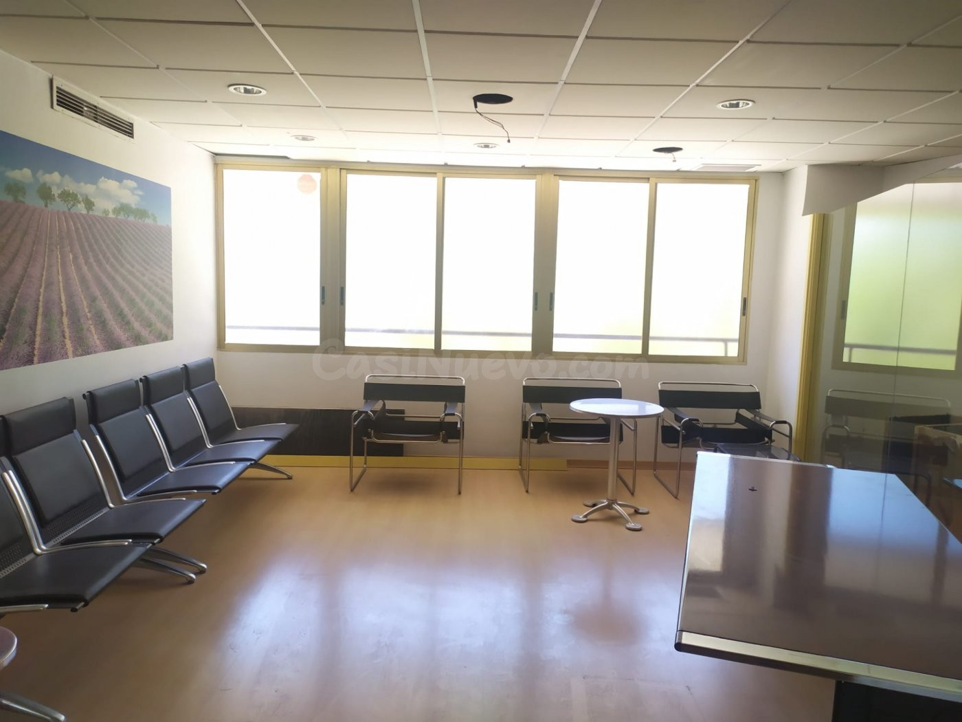 OPORTUNIDAD!! Entresuelo comercial en alquiler ideal para oficinas, centros de estética..