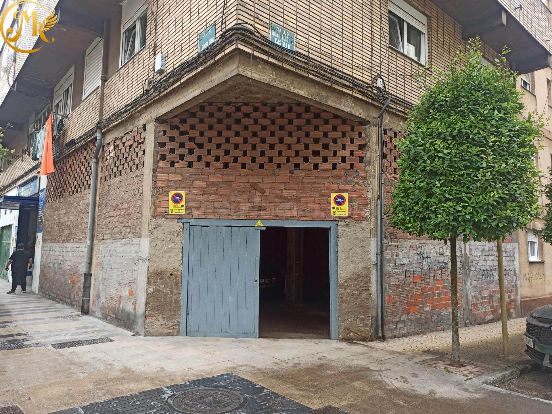 Garaje cerrado para 4 coches con VADO en Torrelavega. Posibi - foto 5
