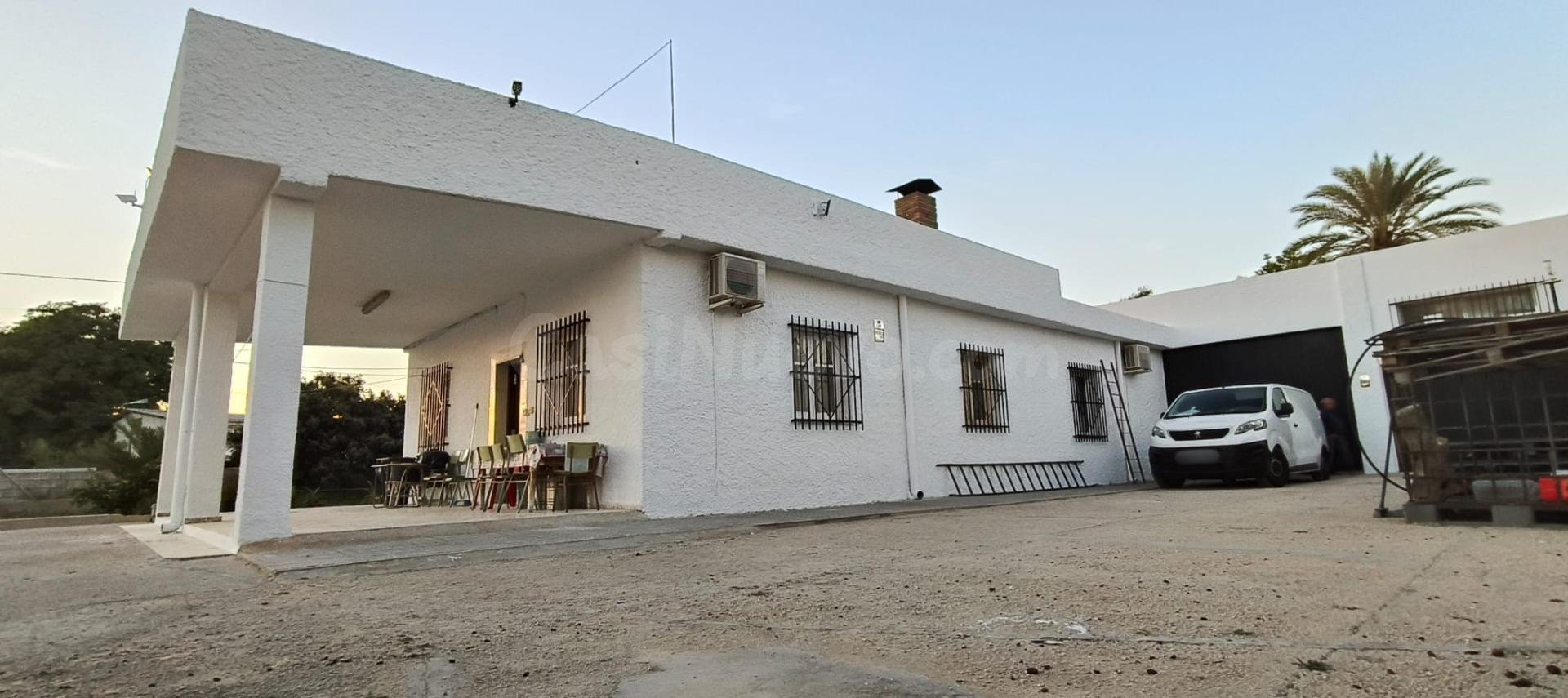 OPORTUNIDAD CHALET CON NAVE¡¡ ENTRE MATOLA Y LA estación DE CREVILLENTE