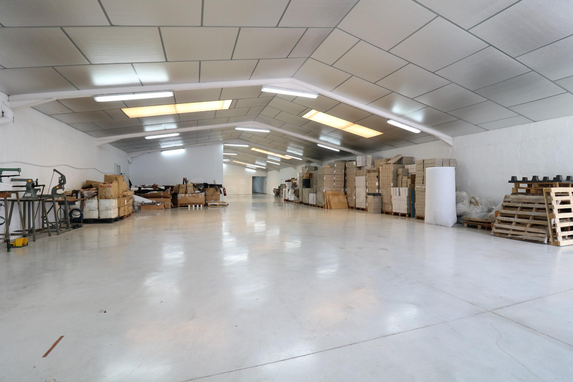 Se vende magnífica nave industrial en Aspe, ubicada en el Po