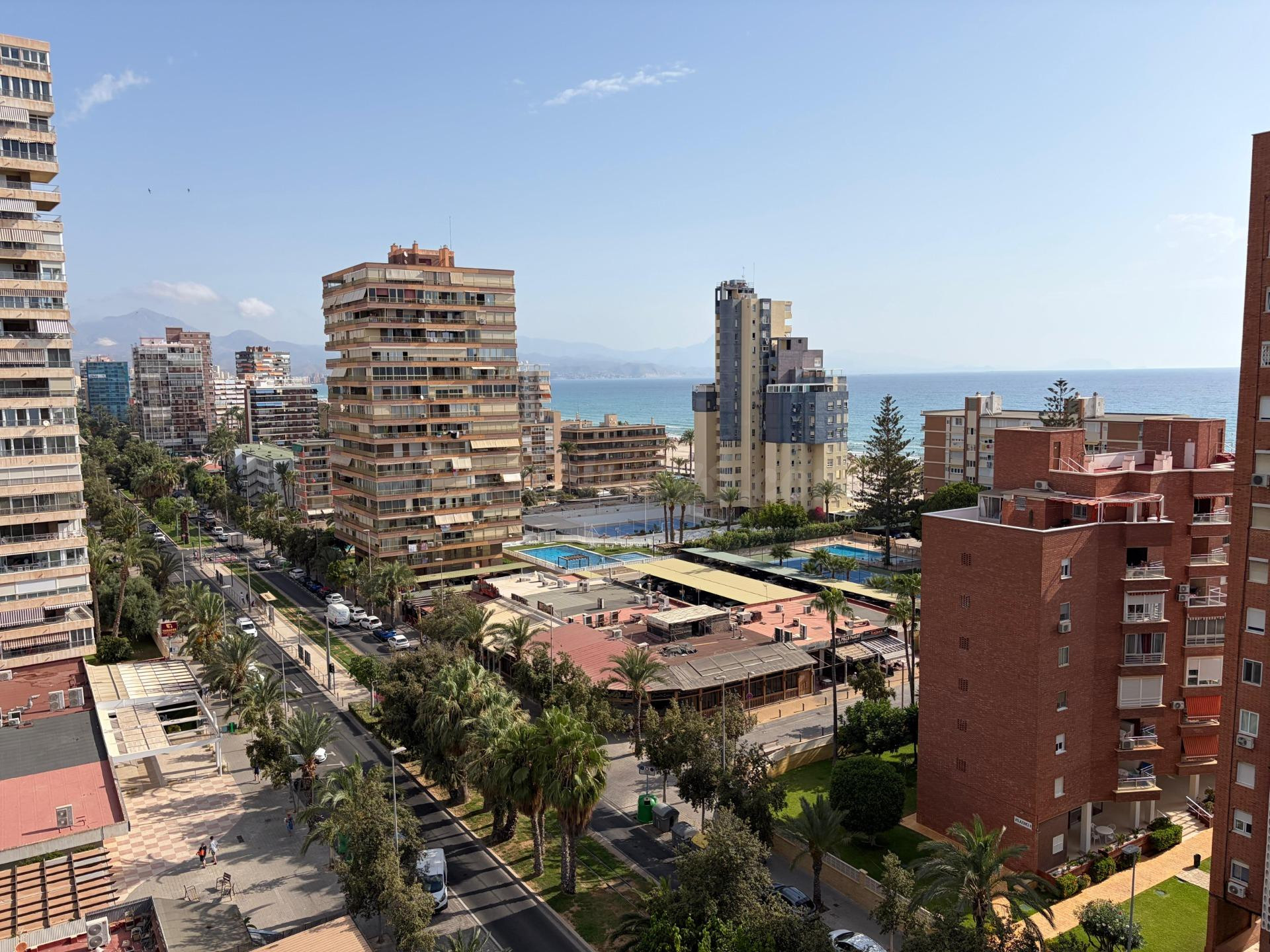 Estupendo piso en avenida costa blanca