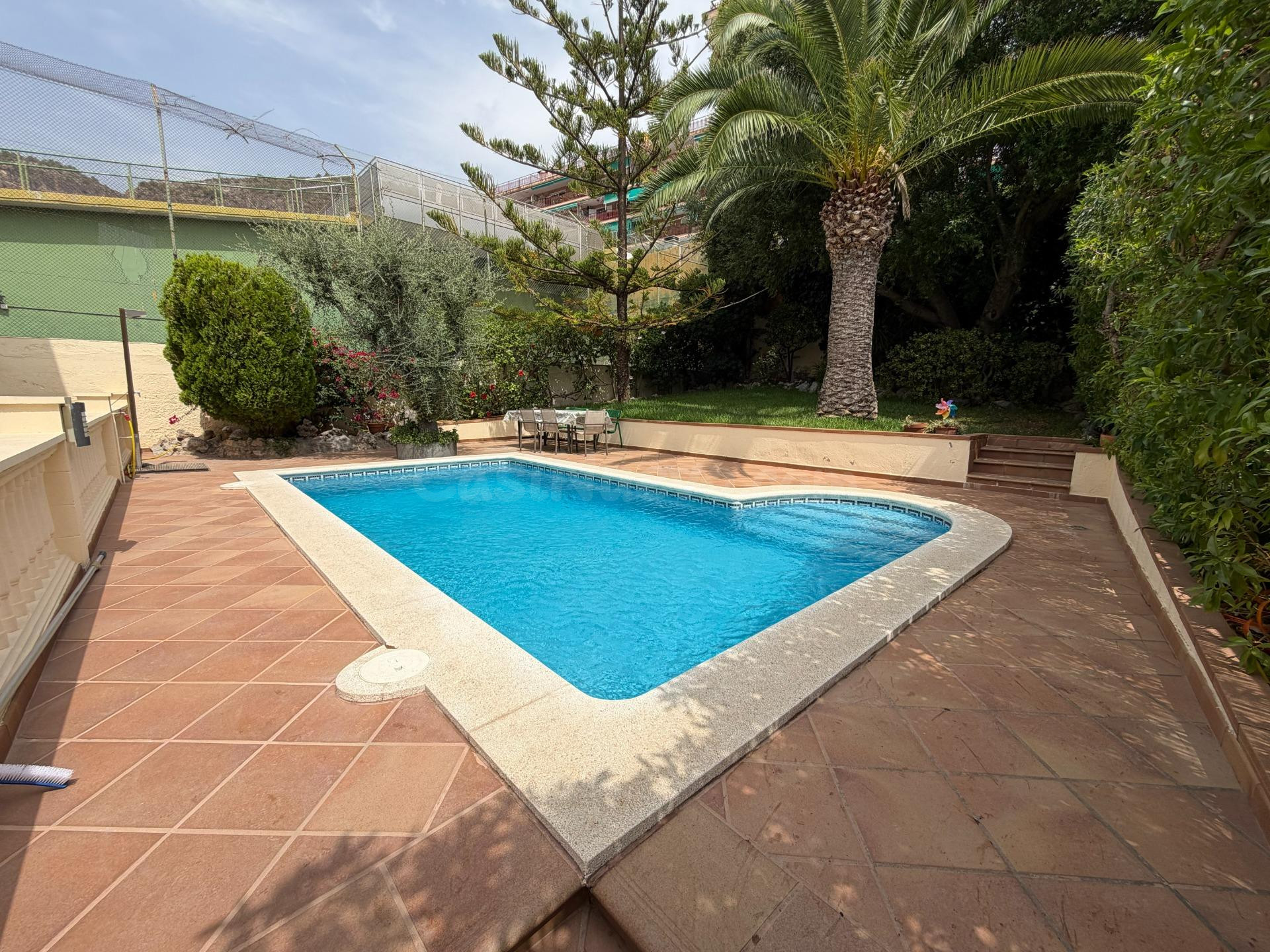 Espectacular Casa Independiente en El Poal: 399 m2, Gran Luminosidad, Piscina y Ascensor