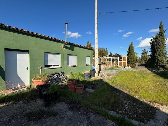 FINCA CON POZO, CONTRUCCIONES  Y VIVERO EN LA RECTA DE CORESES