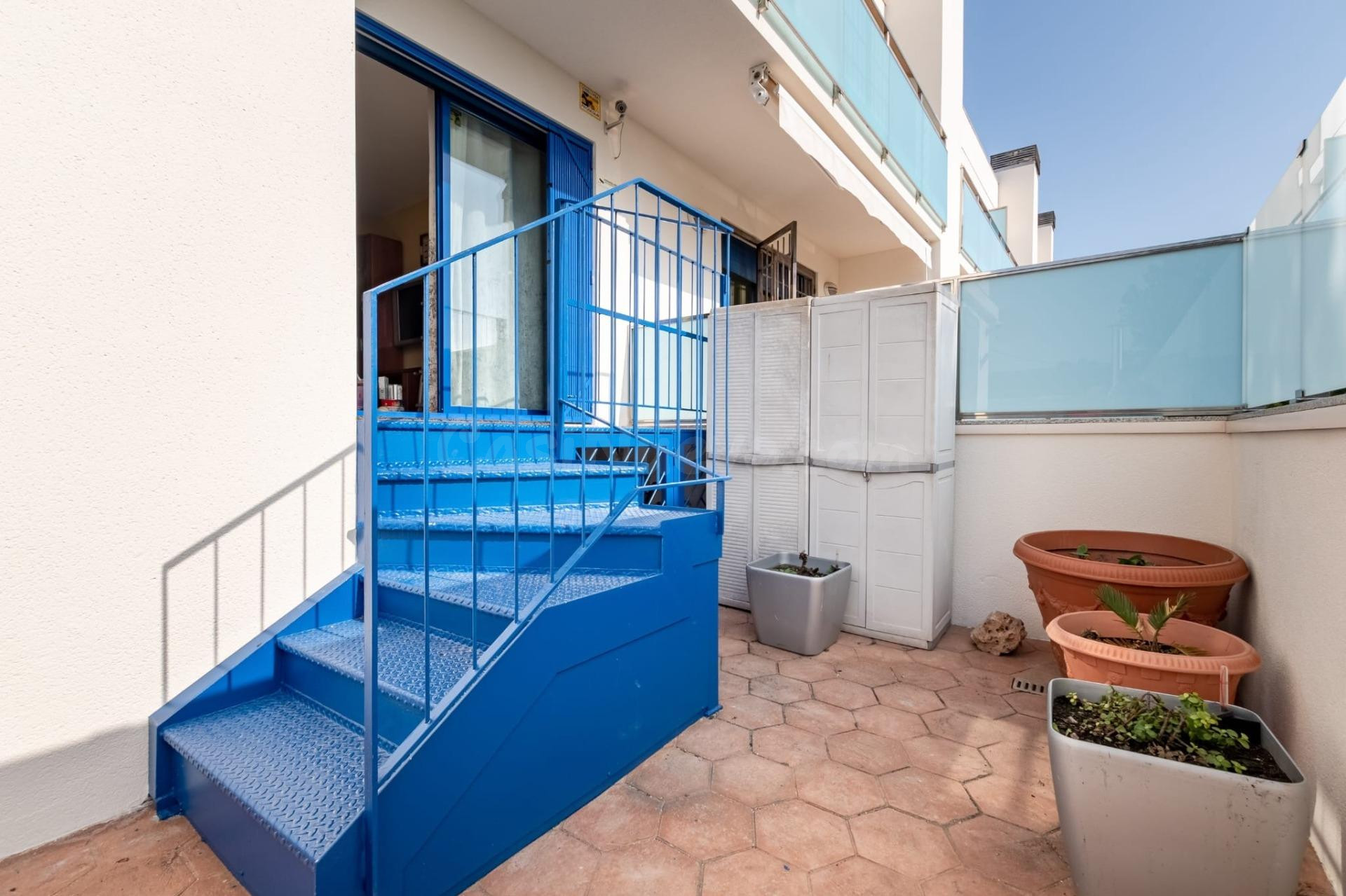ESPECTACULAR ADOSADA ESQUINERA CON 6 habitaciones, LICENCIA  - foto 5