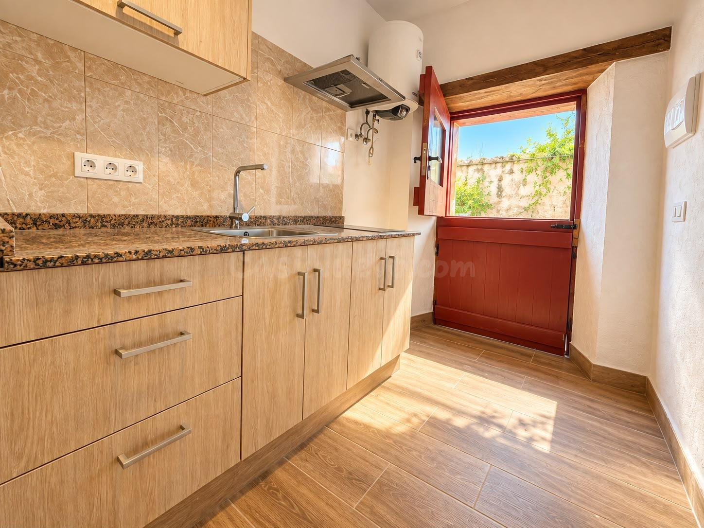 Casa para restaurar con terreno  y hórreo-apartamento en A D - foto 2