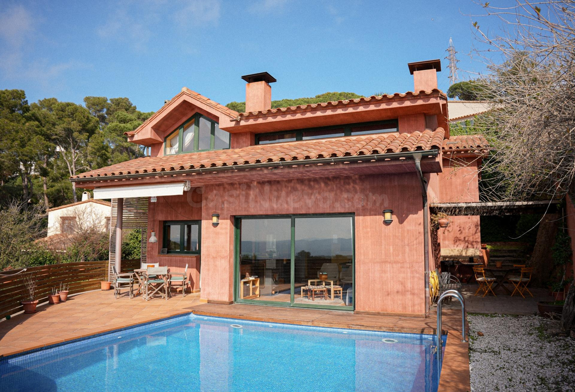 Exclusiva casa con piscina, jardín y amplio garaje en venta en Begur
