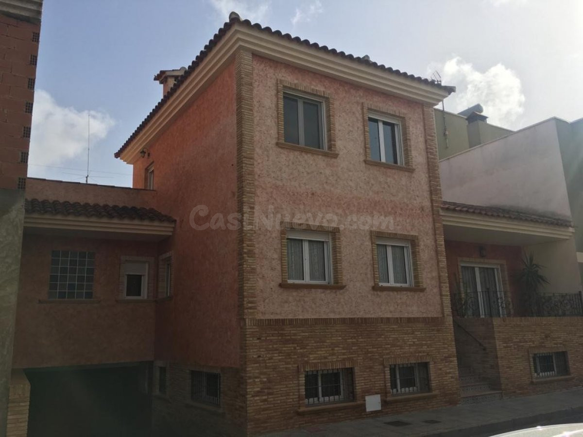 Espectacular vivienda de 435m2 y más de 200m2 entre terrazas y patios.