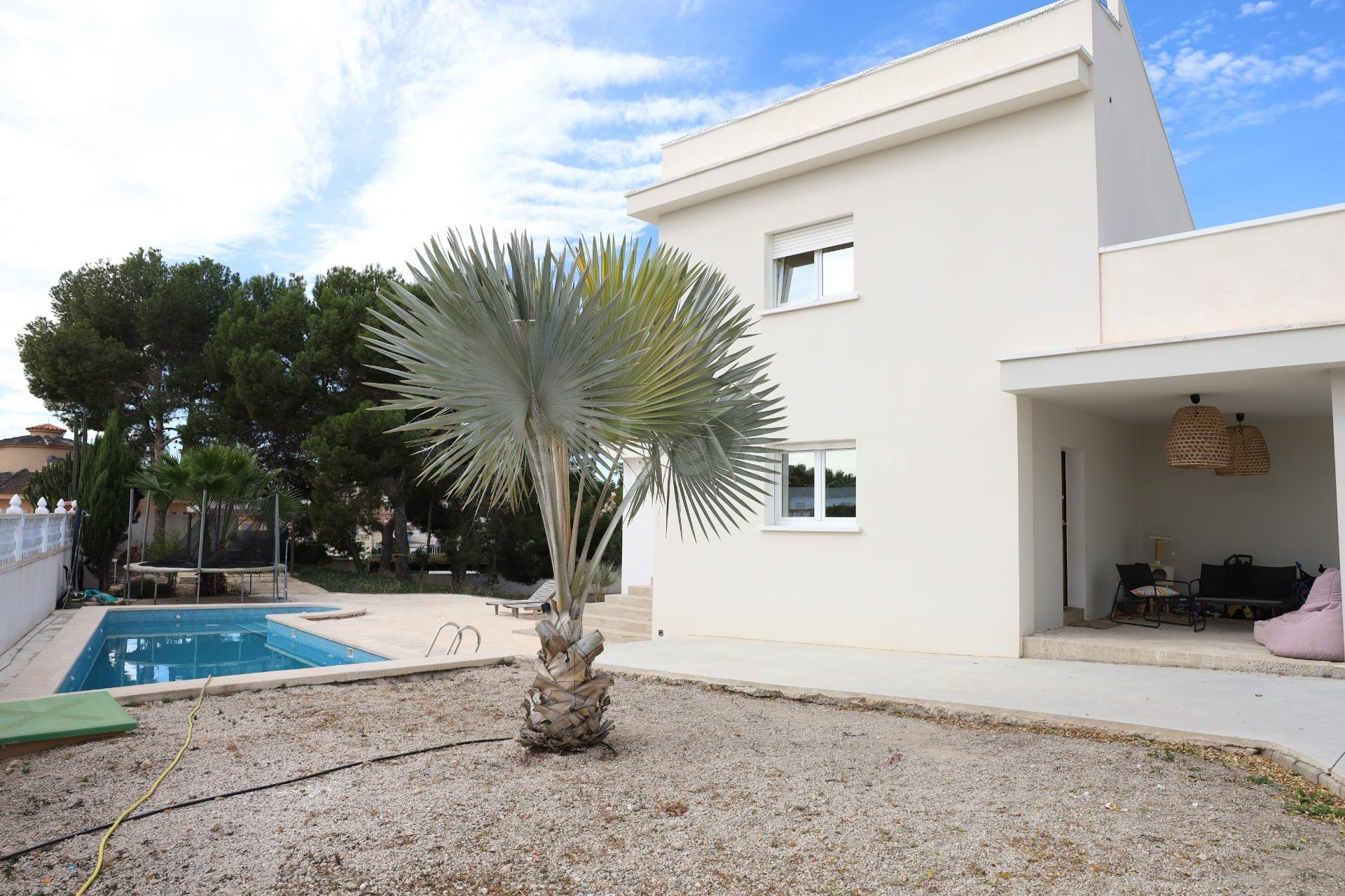 Chalet con piscina y 5 dormitorios en Ciudad Quesada (Rojales)