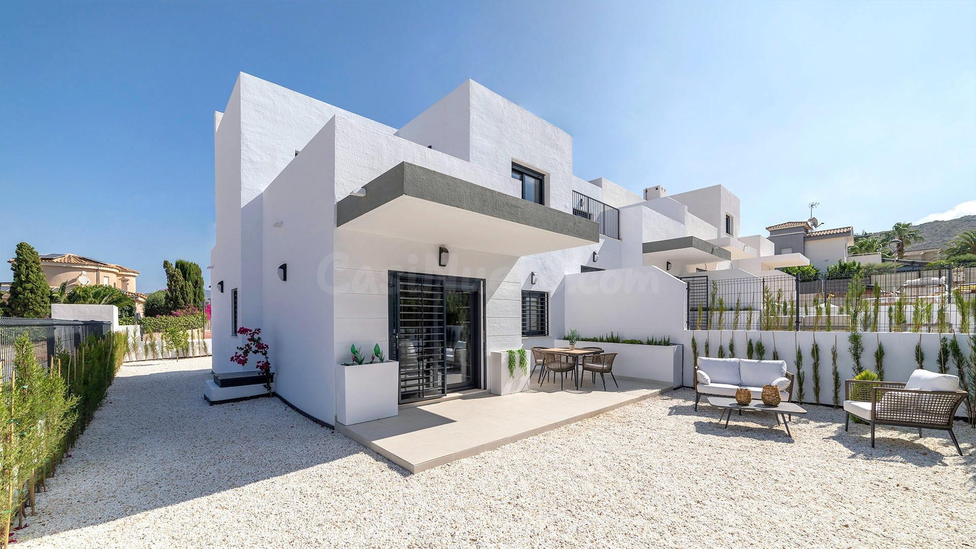 Elegante adosado en la tranquila zona de Bonalba, Busot (Alicante)
