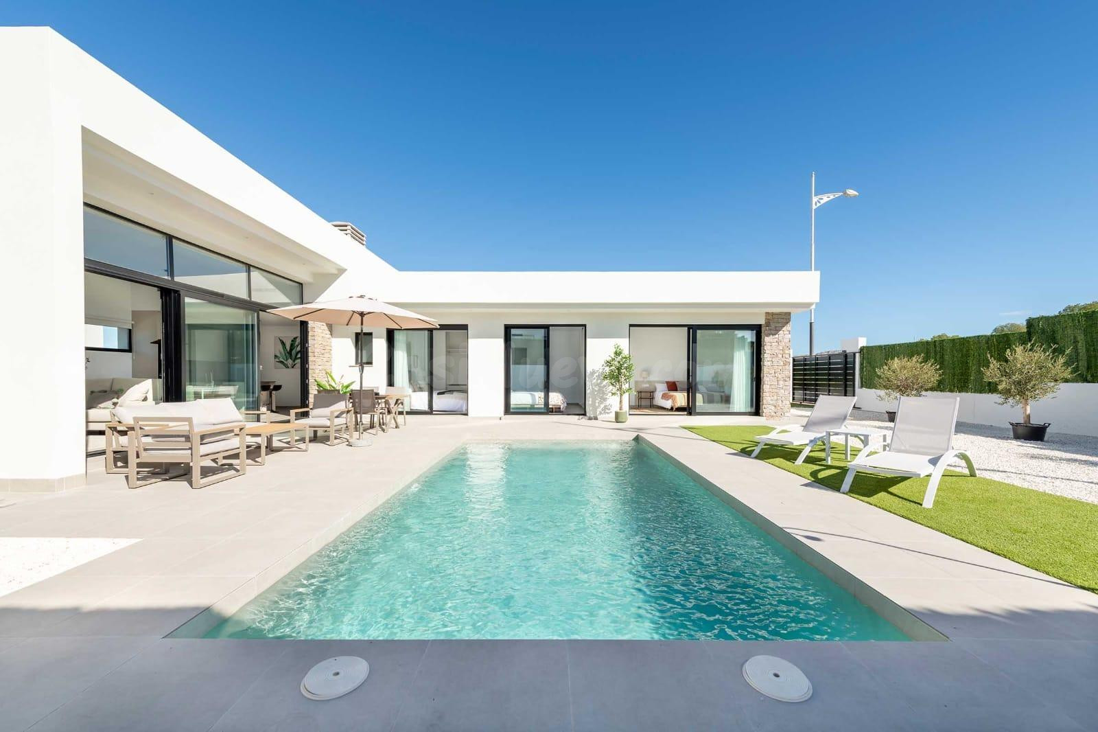 Espectacular Villa en Entorno Natural con Piscina y Parking 