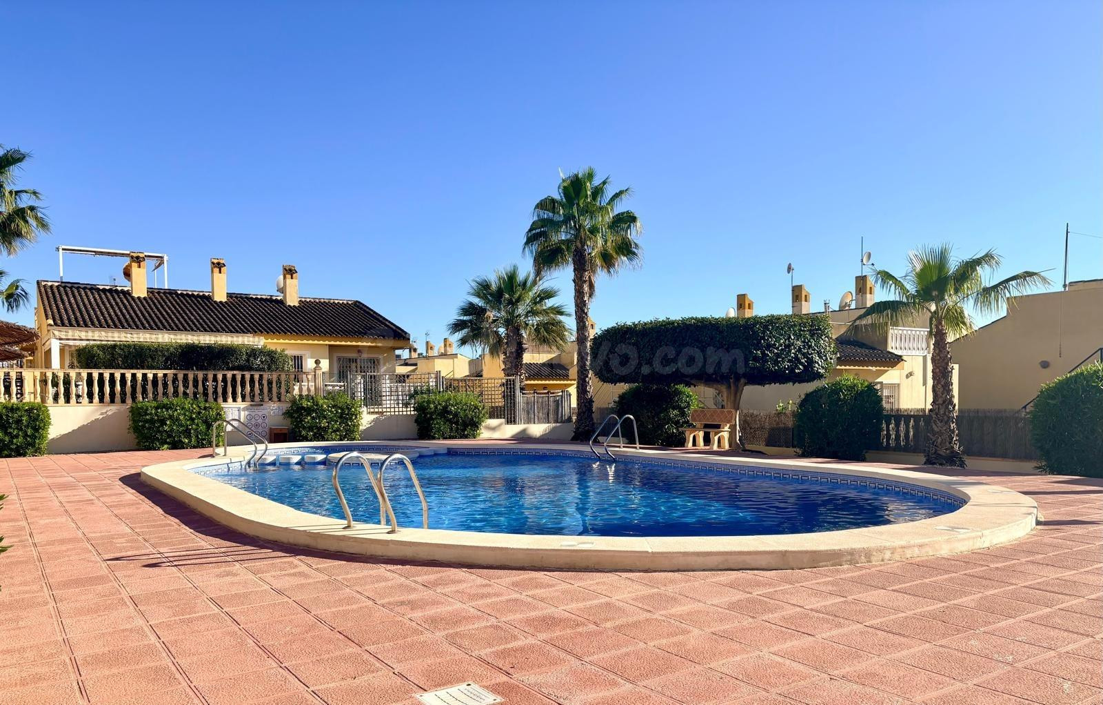 PRECIOSA VIVIENDA CON 4 DORMITORIOS Y PISCINA COMUNITARIA EN BENIMAR