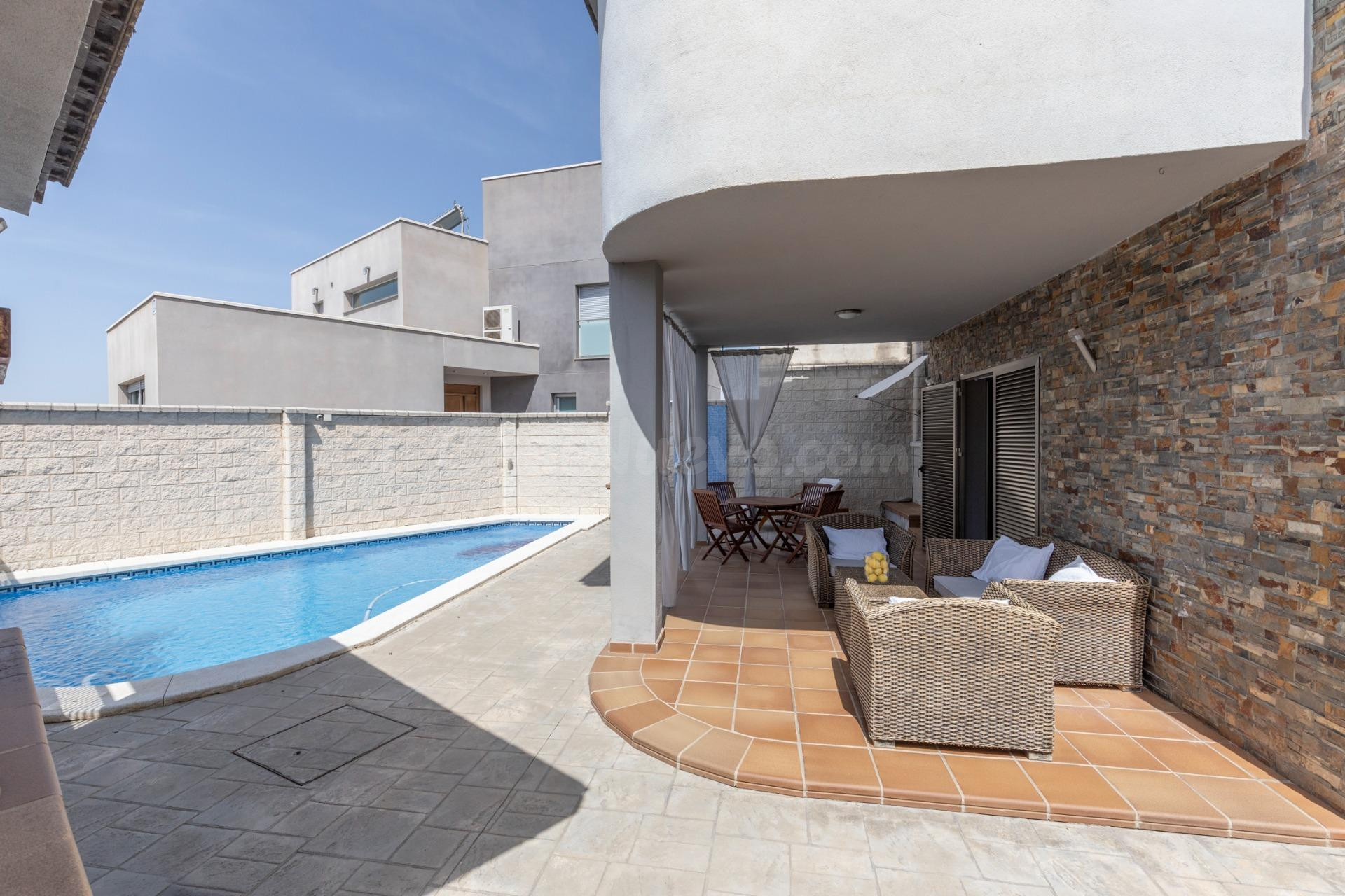 ¡ESPECTACULAR CHALET INDEPENDIENTE MODERNO CON PISCINA PRIVA - foto 3