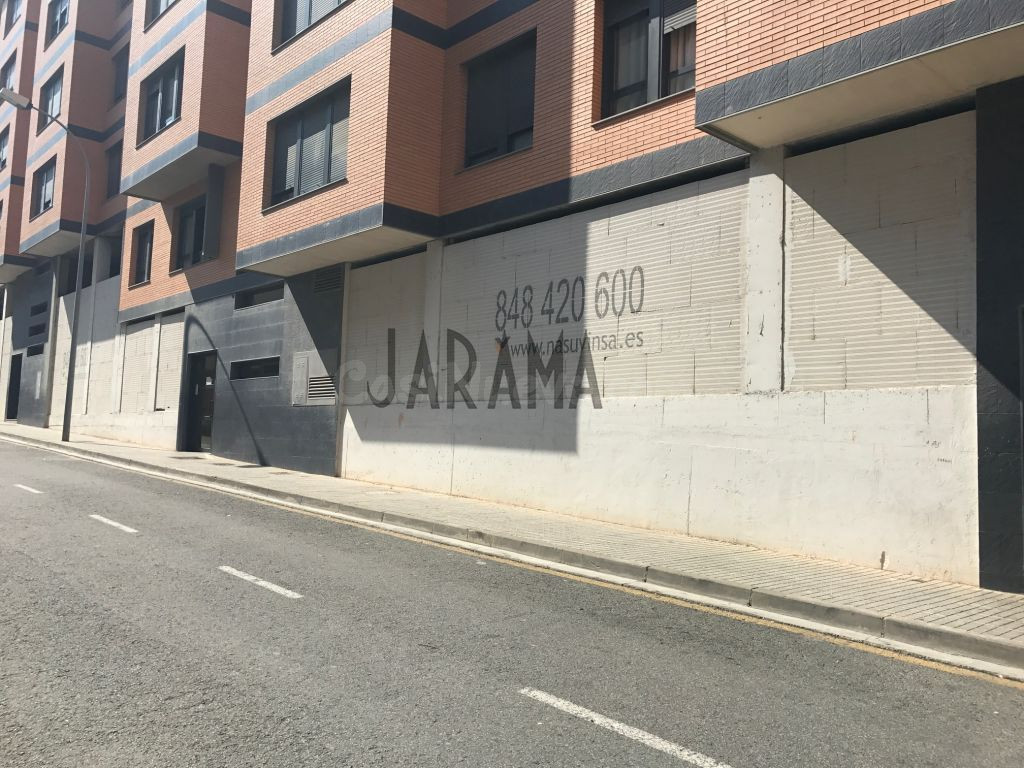 Local comercial en venta en c/ Albares