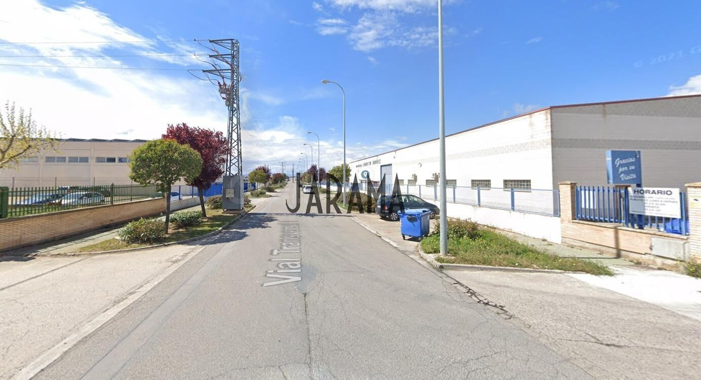 NAVE INDUSTRIAL CON GASOLINERA, LAVADERO Y TALLERES EN POLIG - foto 2