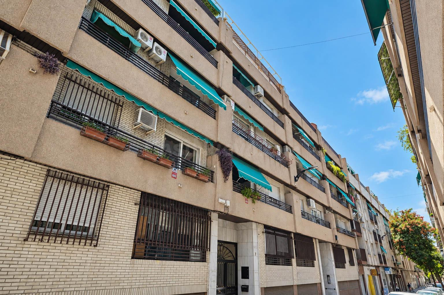 Impresionante Vivienda de Lujo con Diseño Moderno y Comodidades Exclusivas
