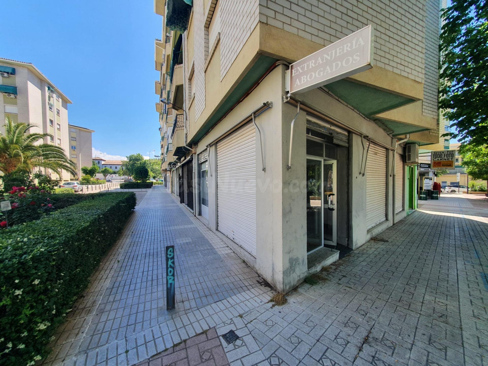 Local en esquina: Máxima visibilidad y ubicación estratégica junto a Traumatología