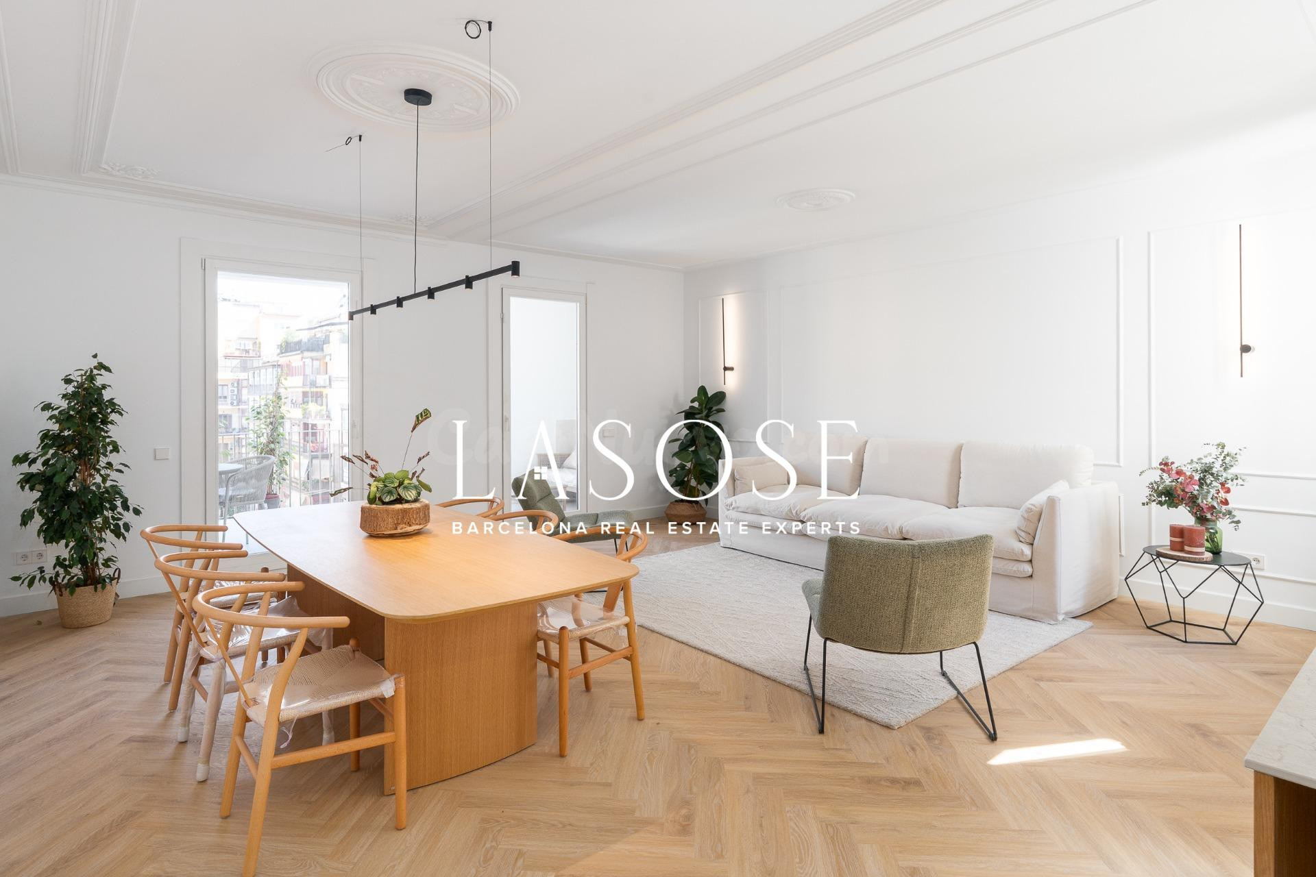 Elegante apartamento en finca regia con terraza privada en la Antiga Esquerra de l’Eixample