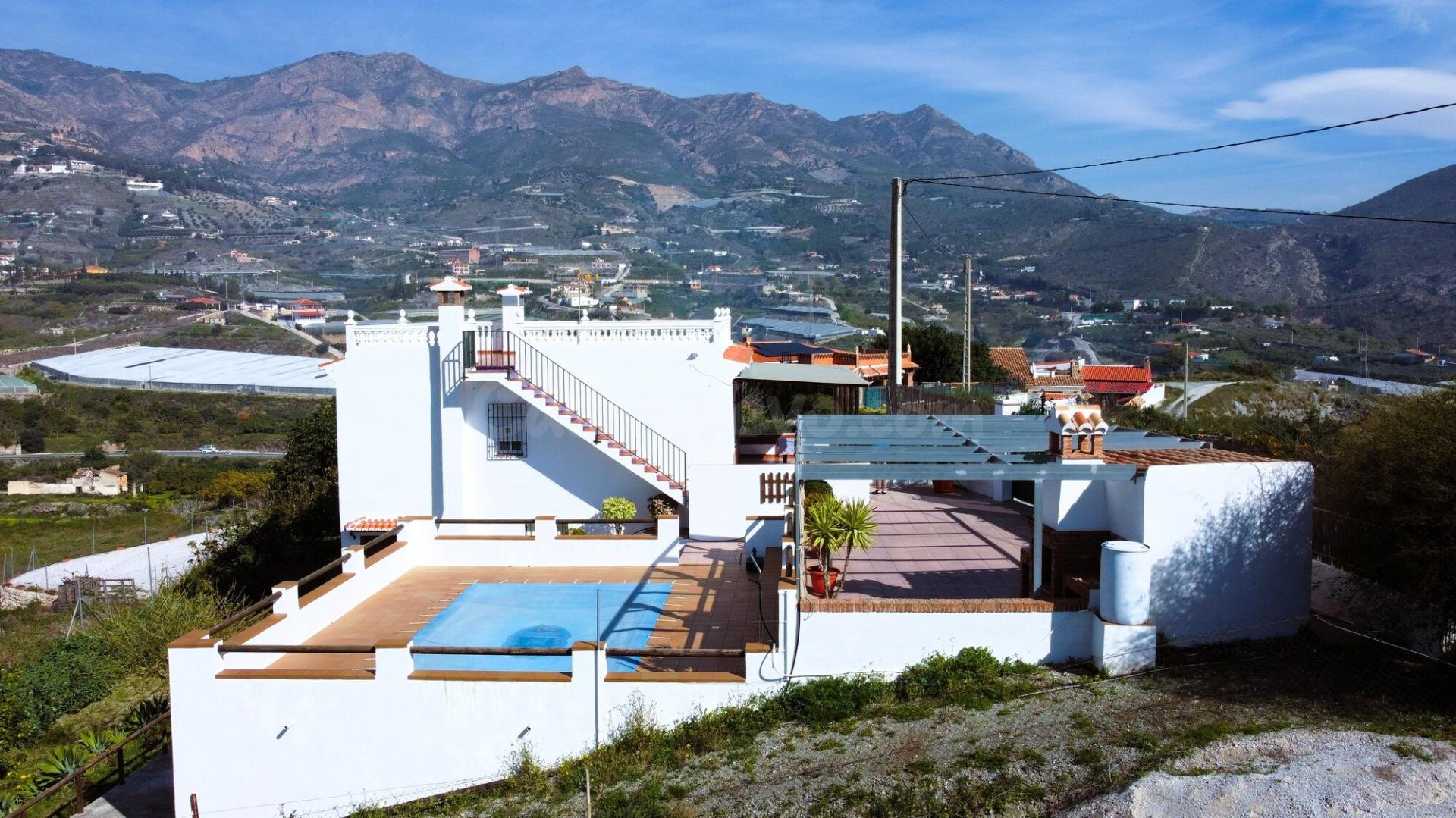 villa cortijo con piscina en molvizar