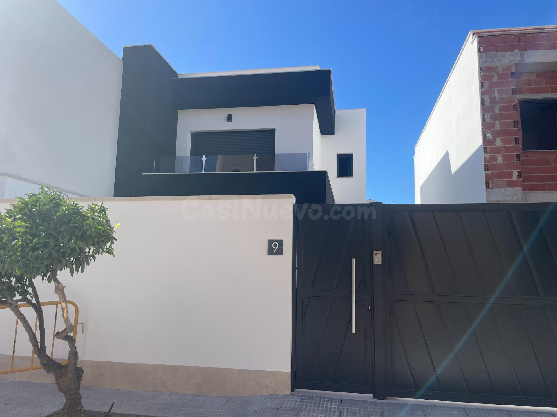 Viviendas tipo duplex de 3 dormitorios, 3 baños con piscina , .zona Almoradi