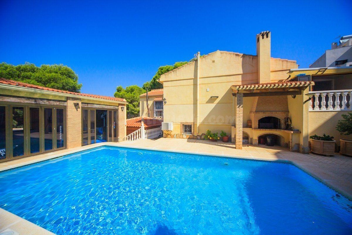 Chalet Independiente en Los Balcones – Oasis Privado Junto a las Salinas