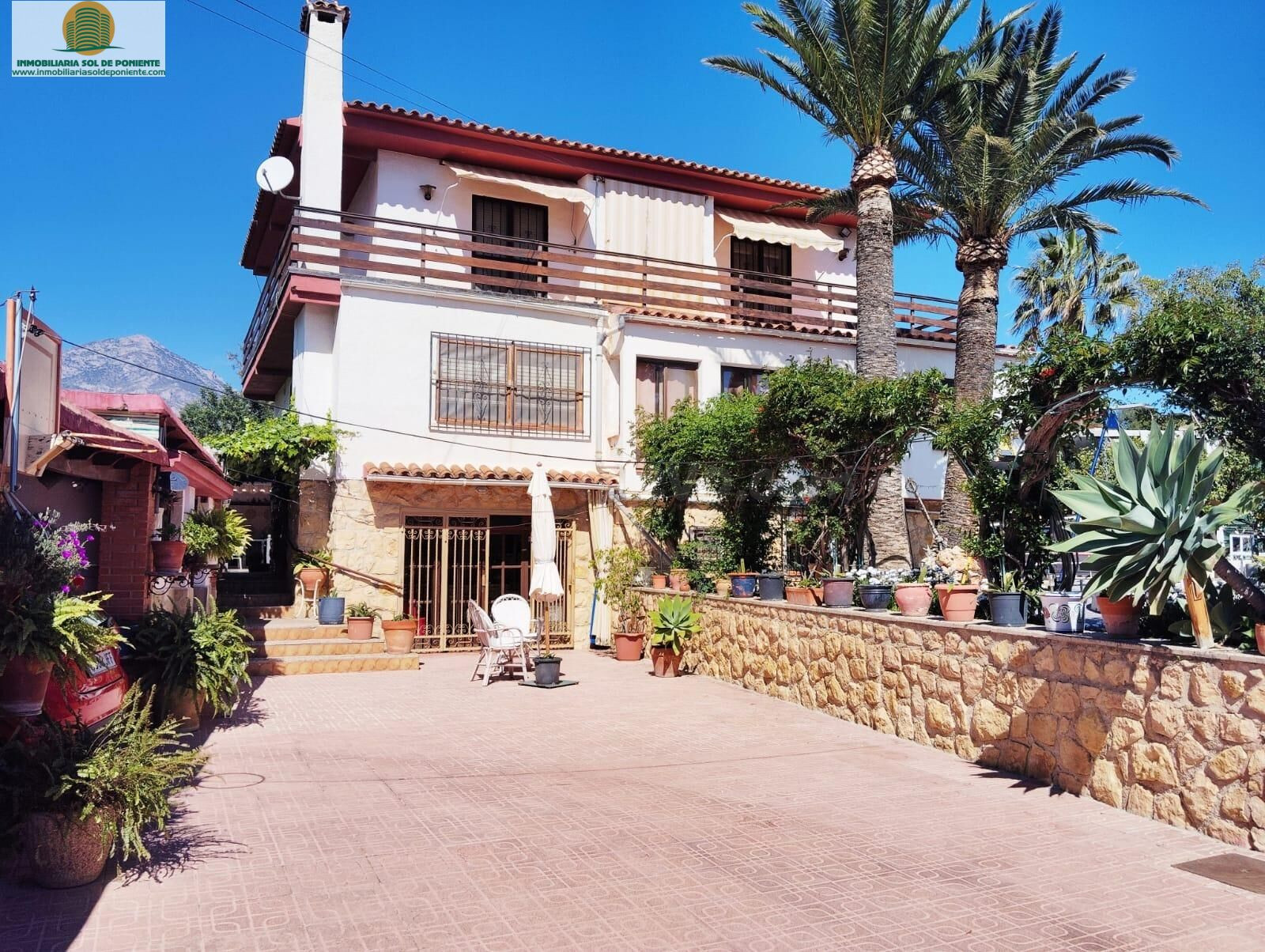 EXCLUSIVA VIVIENDA CON GRAN PRIVACIDAD, AMPLITUD Y CARÁCTER ENTRE LA NUCÍA Y BENIDORM