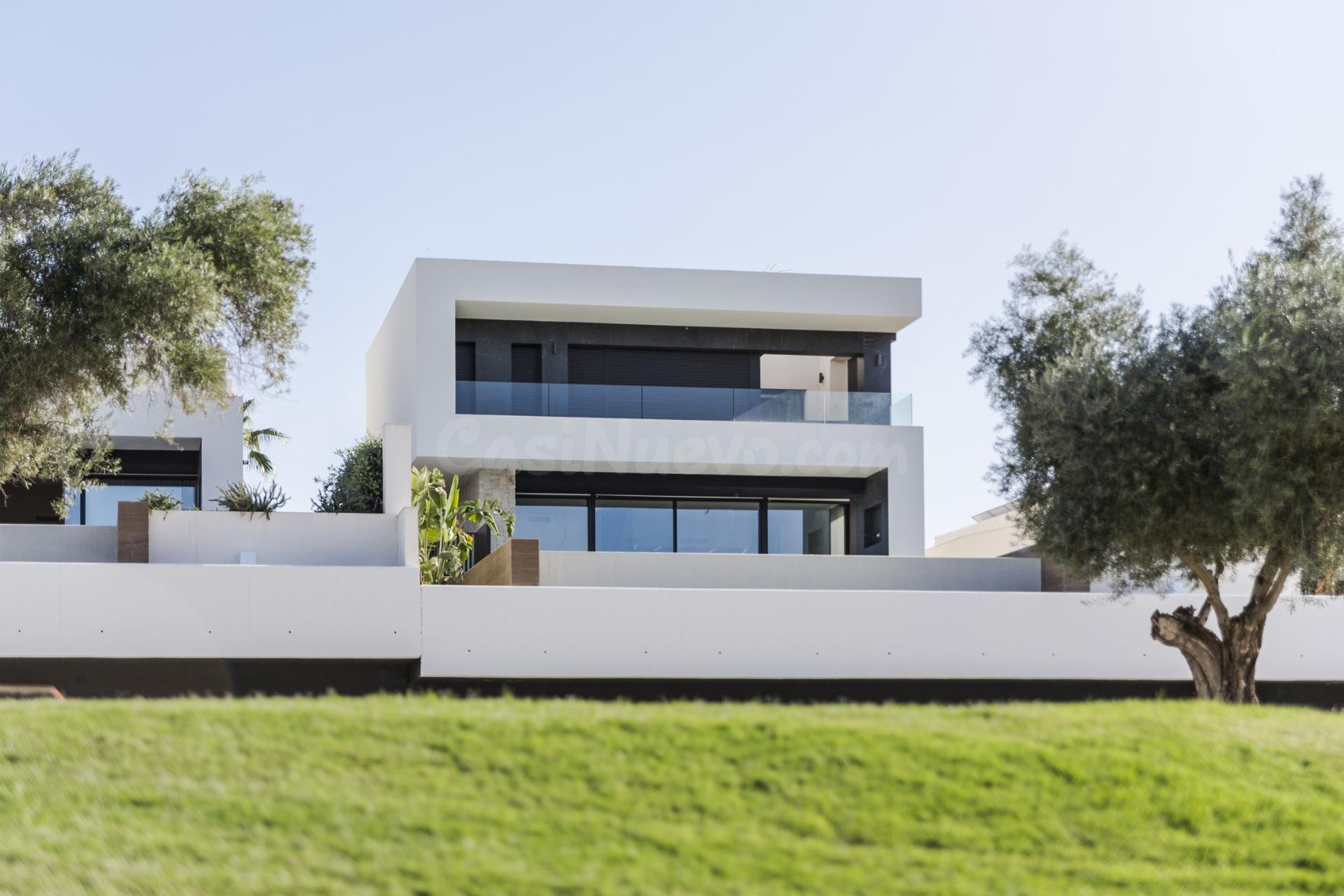 Magnífica villa de nueva construcción con 3 dormitorios en primera línea de campo de golf en La Finca Golf Resort
