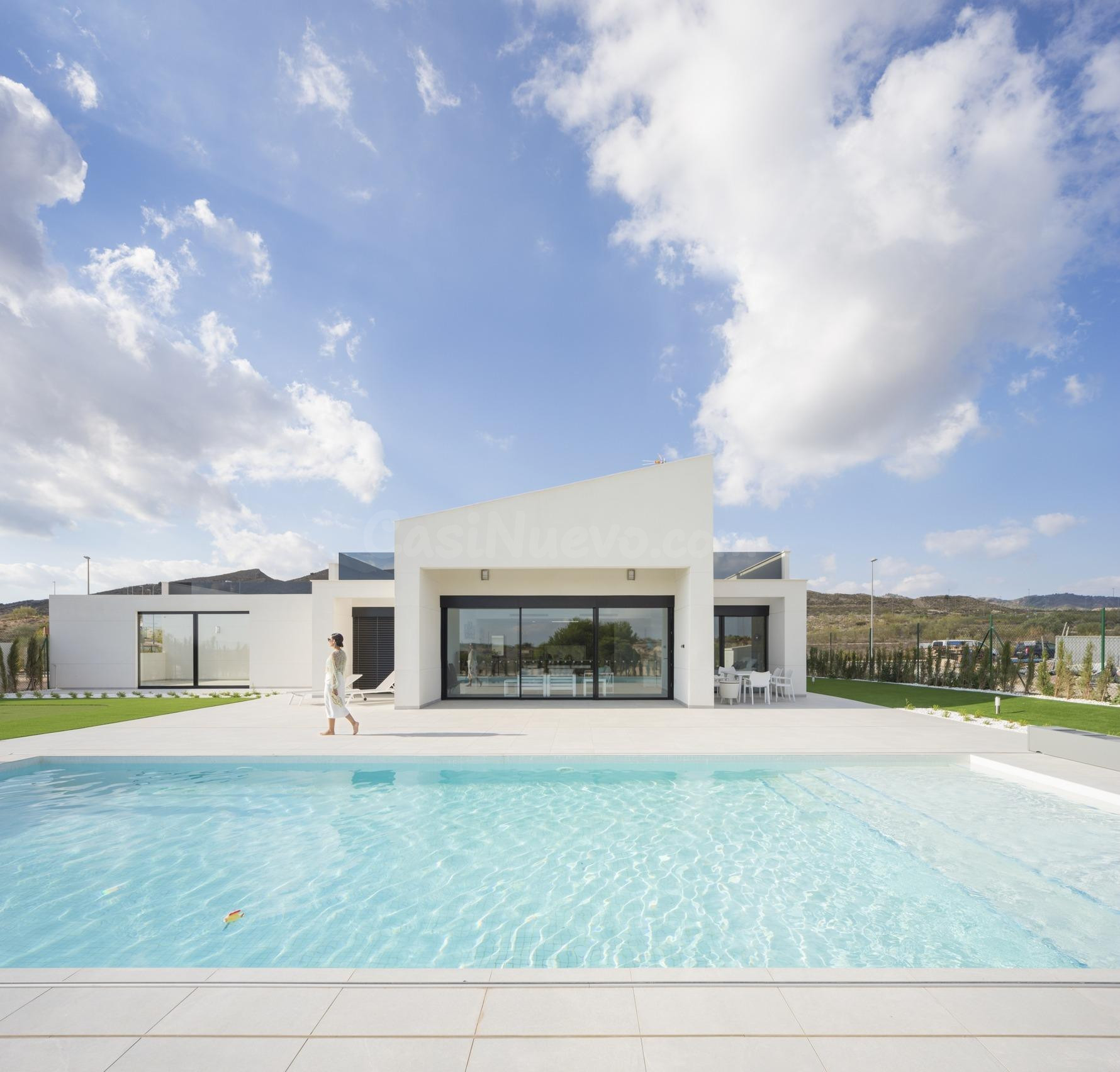 Exclusiva villa de 4 dormitorios en una sola planta con piscina privada en golf resort en Murcia
