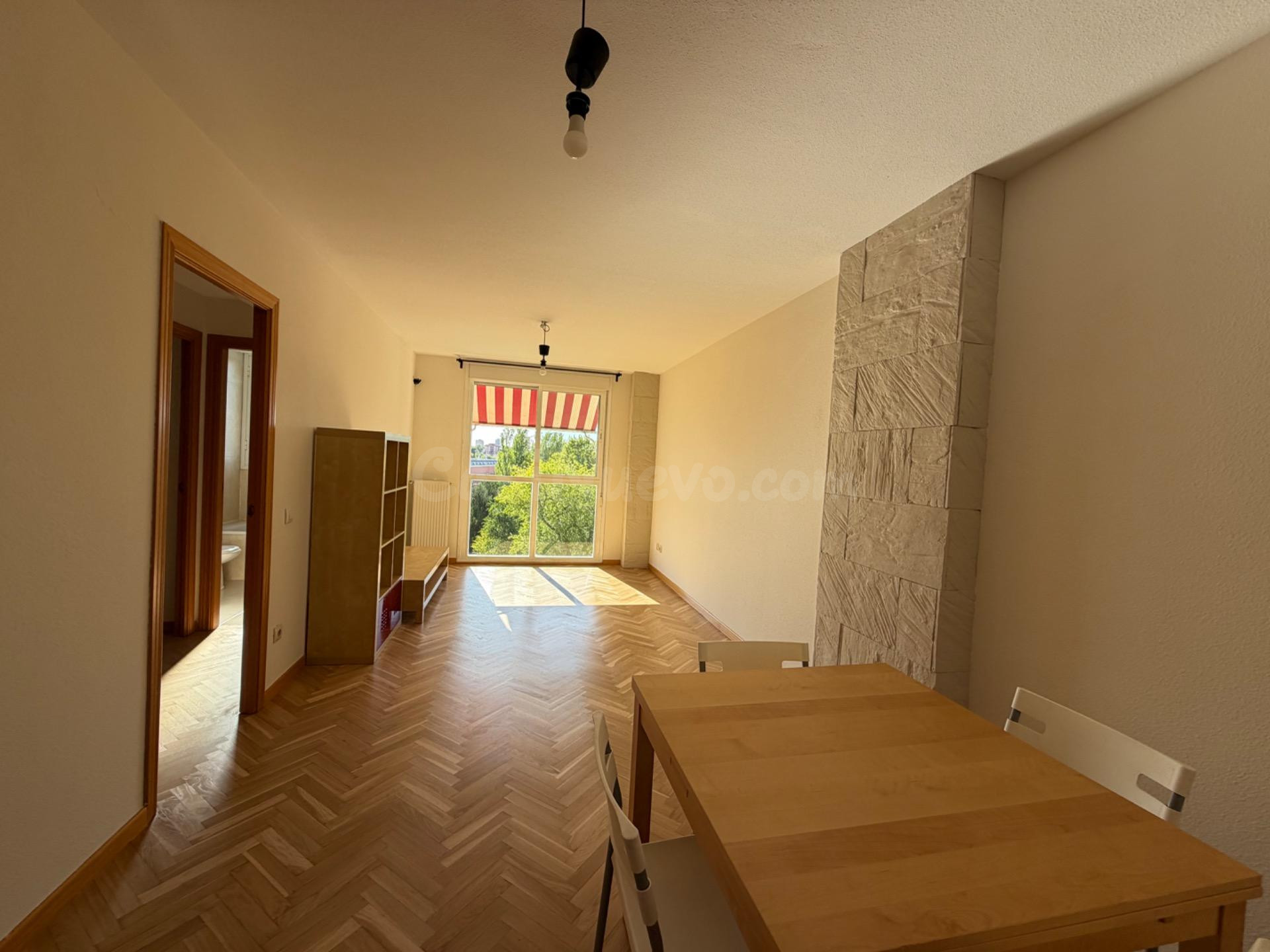 ¡Tu nuevo hogar en Butarque te espera! Luminoso piso exterior con piscina y garaje
