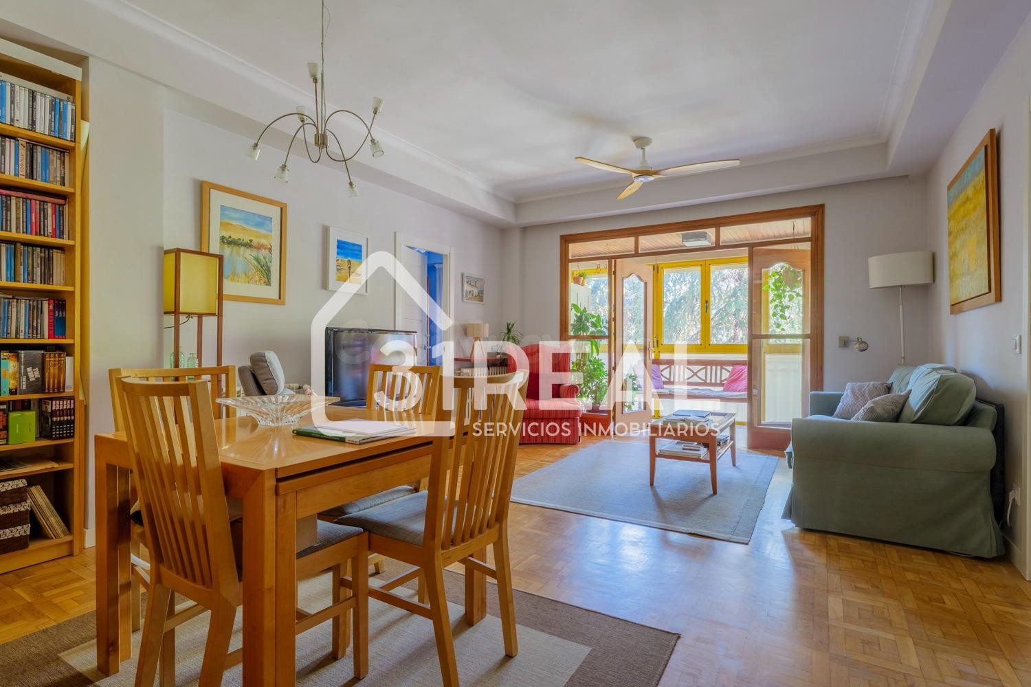 Vivienda exterior de esquina, muy luminosa, con terraza y excelentes zonas comunes