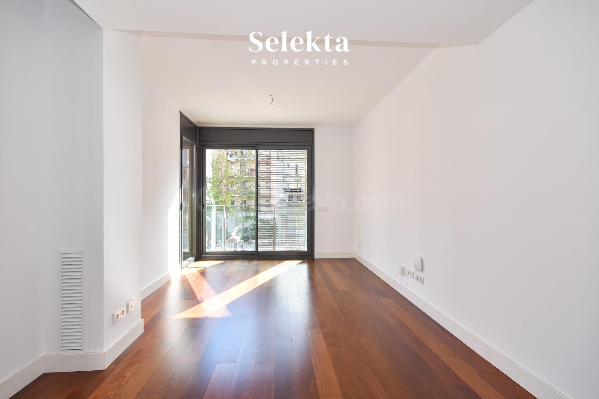 Piso con terraza privada en Plaça de les Dones, Gràcia – Con plaza de parking incluida