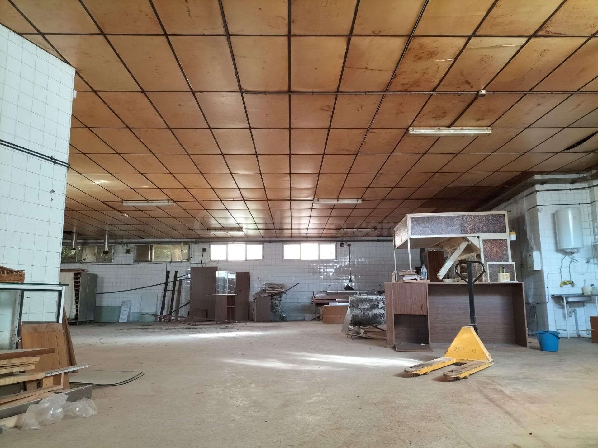 MONCASA VENDE Oportunidad, nave con terreno - foto 4
