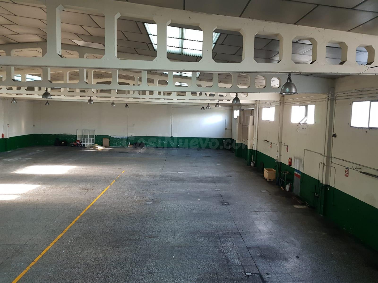 MONCASA VENDE Nave industria en Polígono - foto 4