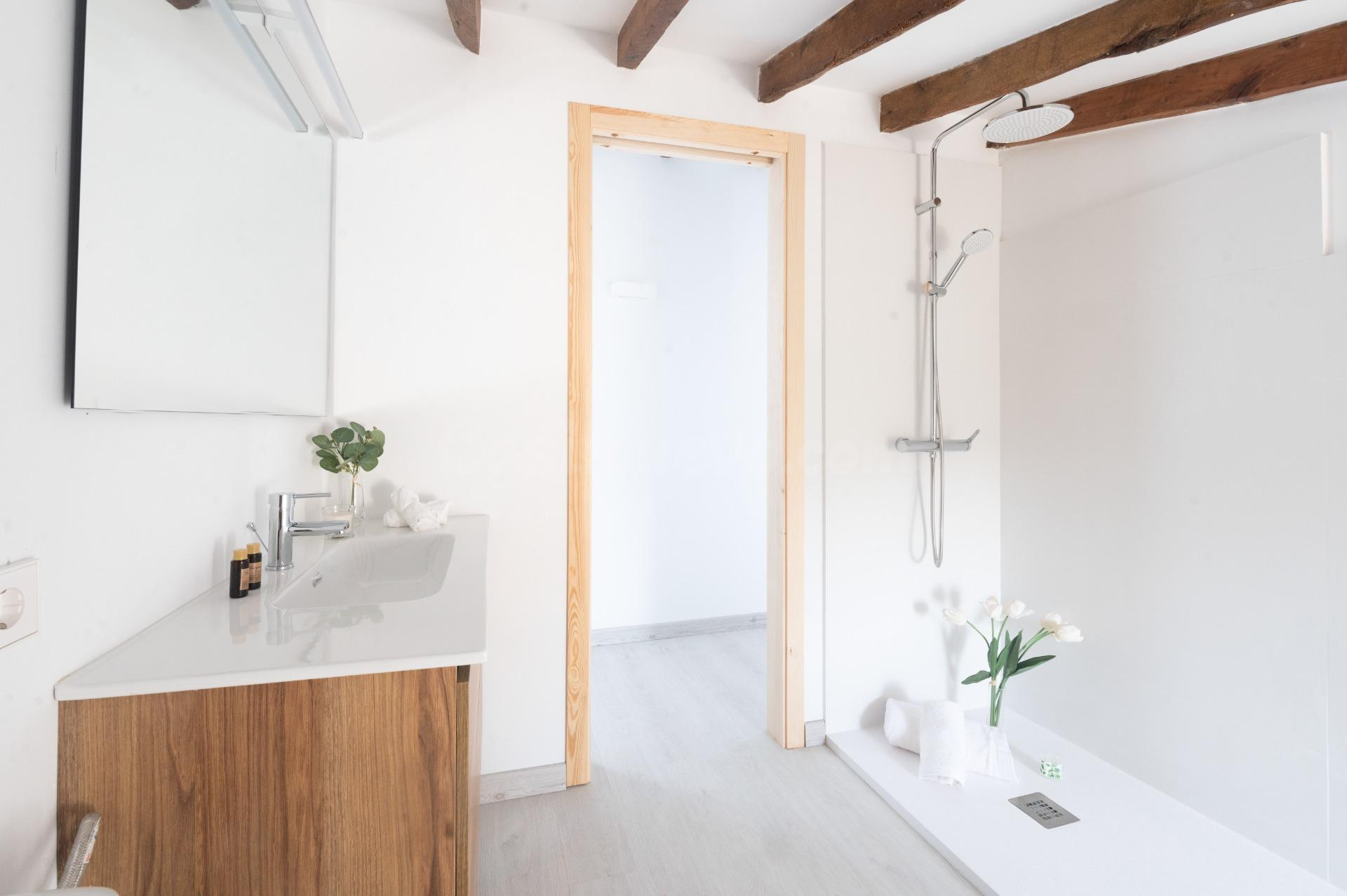 ENCANTADORA CASA DE PUEBLO EN LA TRAMUNTANA - foto 3