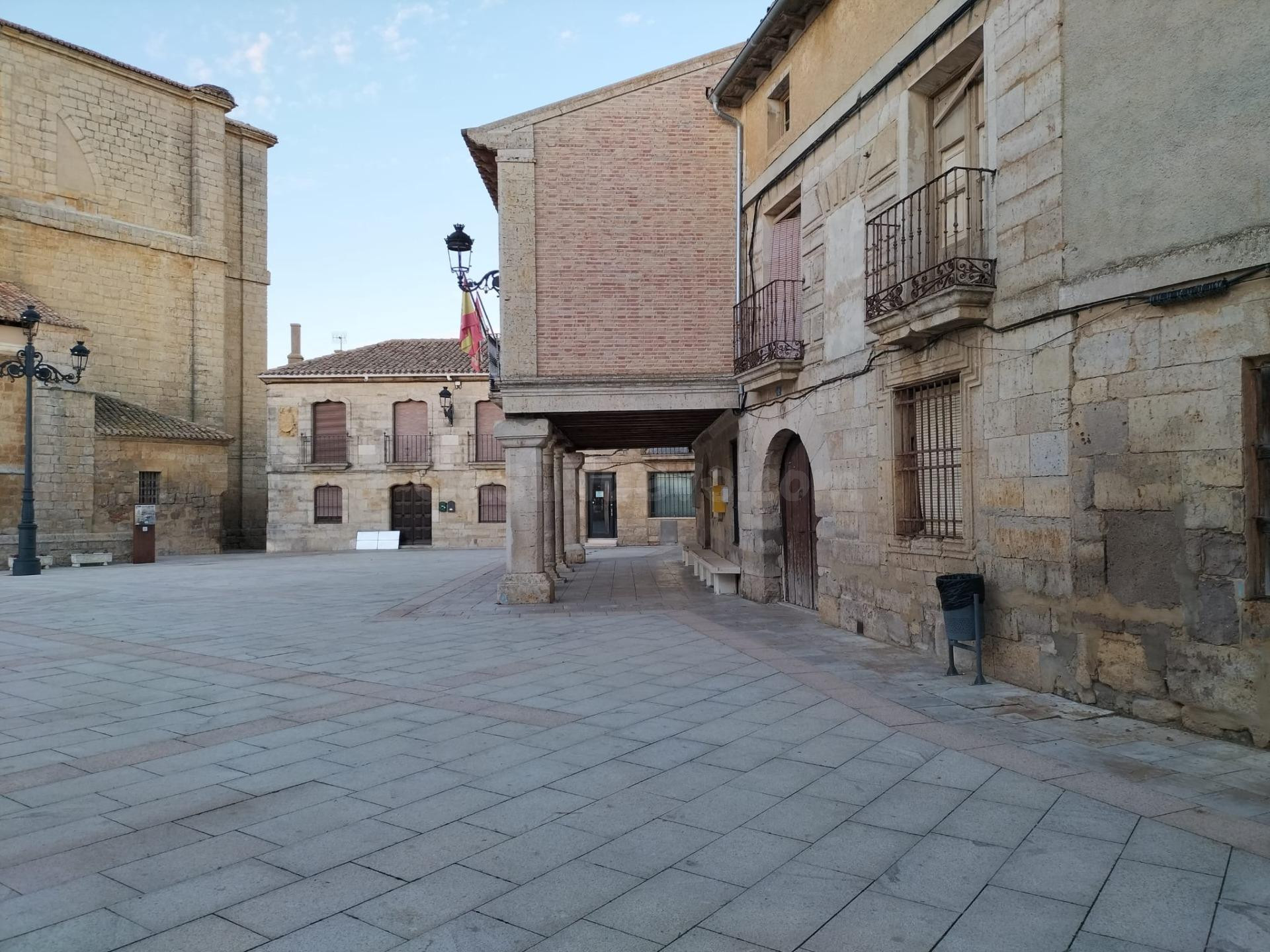 MONCASA VENDE VIVIENDA EN AMUSCO. CASA EN EL CENTRO DEL MUNI - foto 3