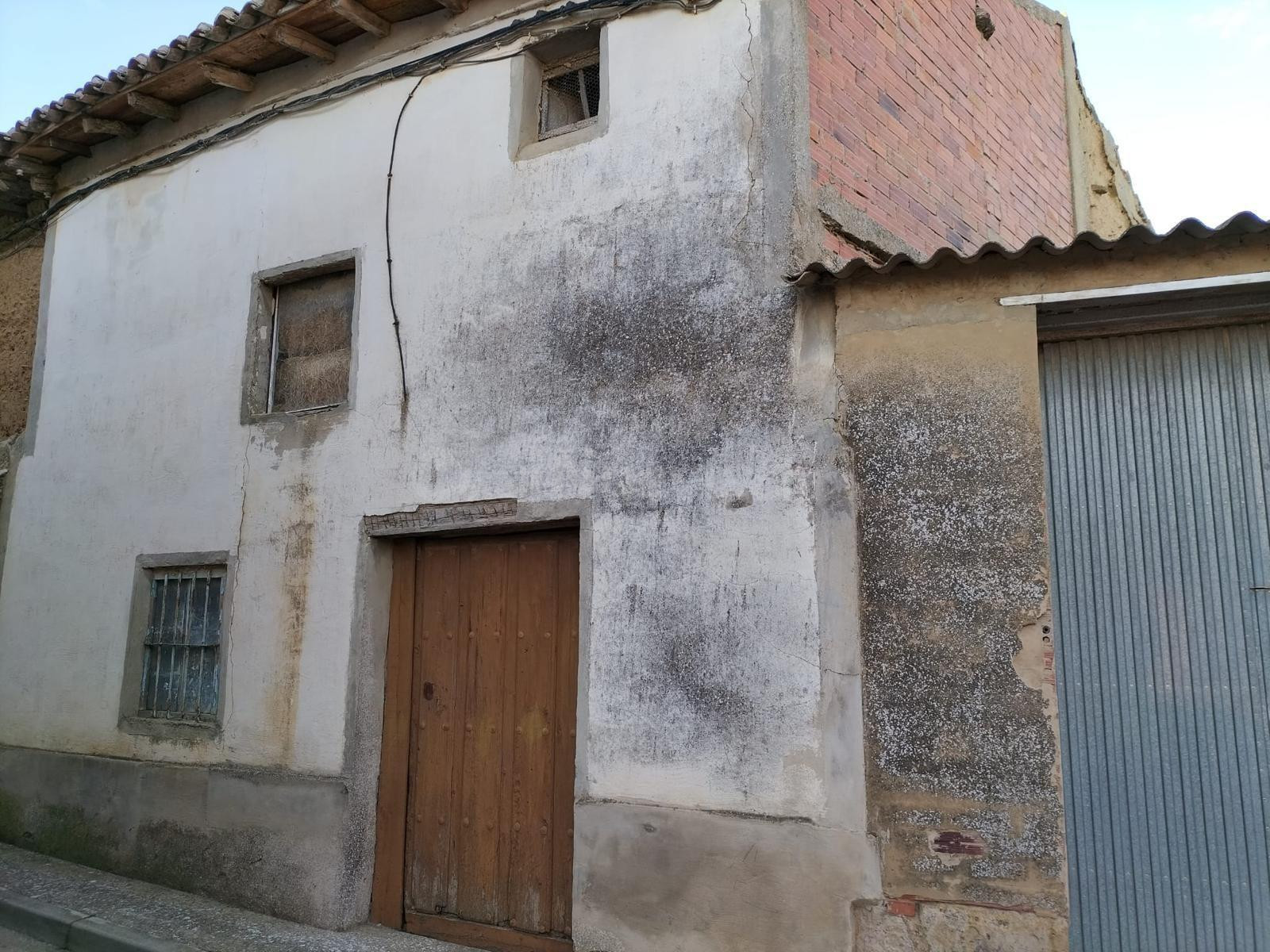 MONCASA VENDE 2 VIVIENDAS PARA DERRIBO EN AMUSCO CENTRO DEL  - foto 3