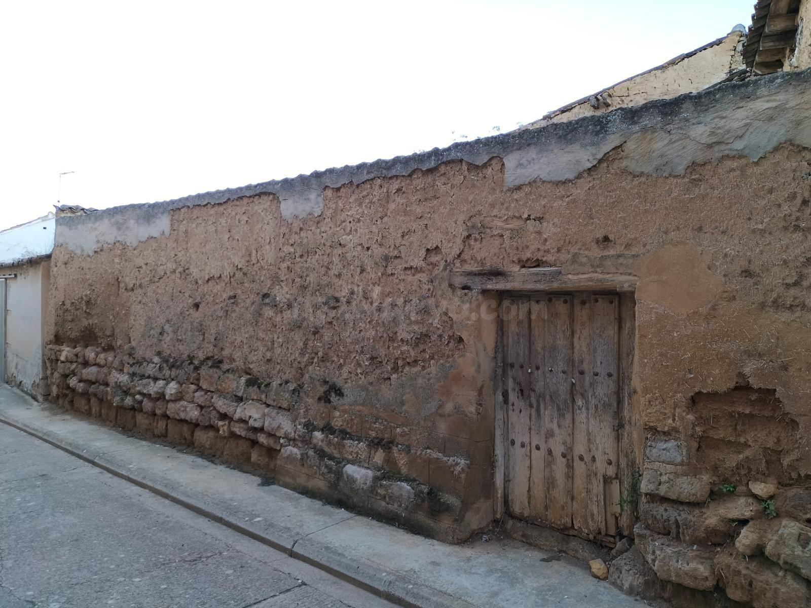 MONCASA VENDE 2 VIVIENDAS PARA DERRIBO EN AMUSCO CENTRO DEL  - foto 4