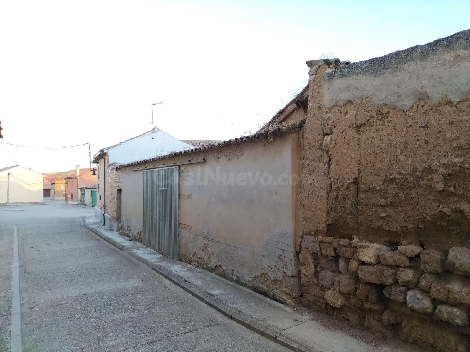 MONCASA VENDE 2 VIVIENDAS PARA DERRIBO EN AMUSCO CENTRO DEL  - foto 5