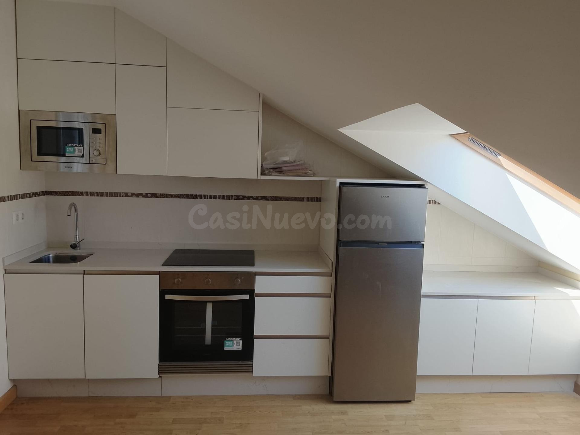 Ático junto a la playa de Carnota, con cocina nueva a estrenar y trastero