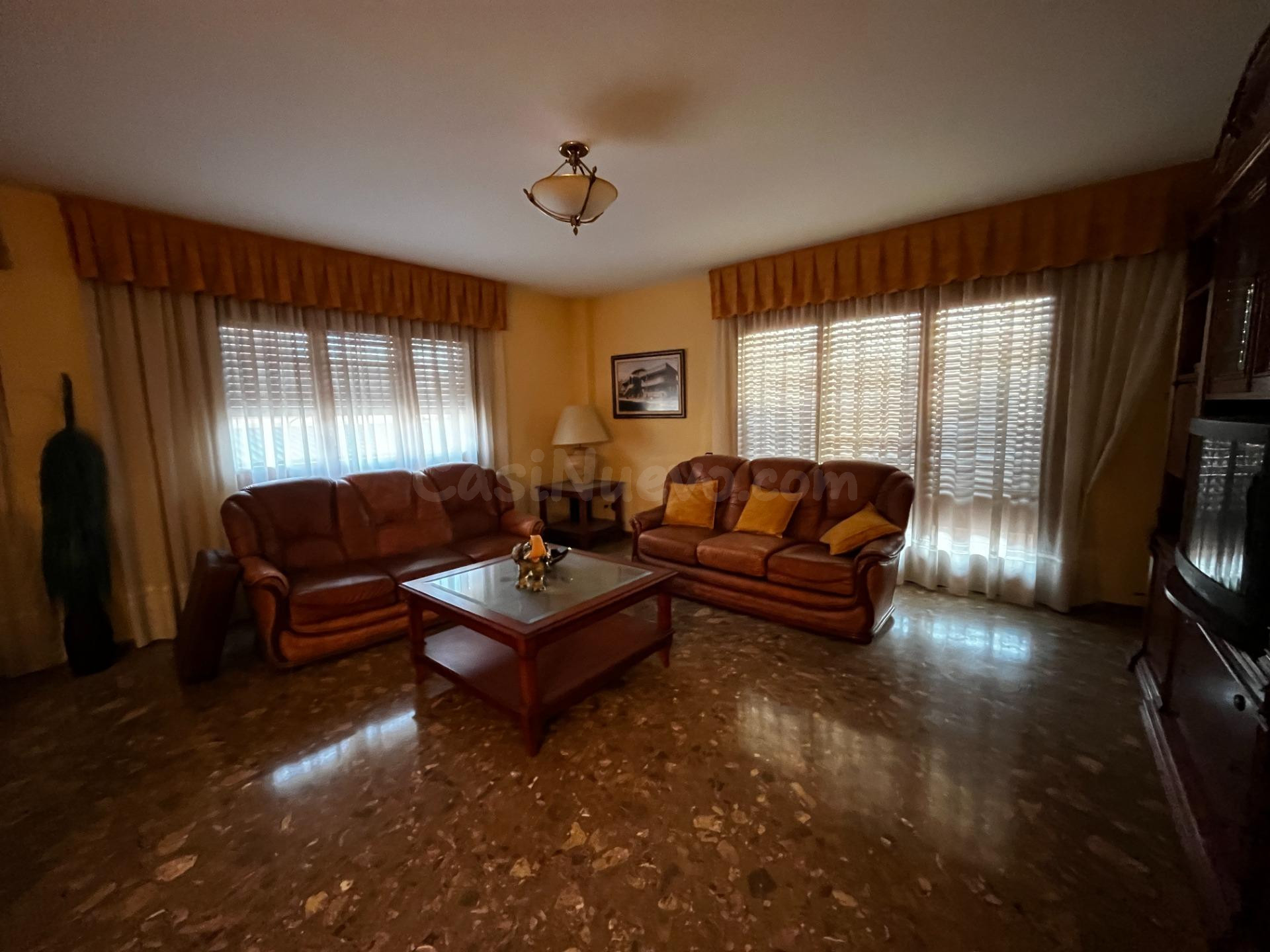 Se vende amplio chalet esquinero en L'Aldea – Ideal para viv - foto 5