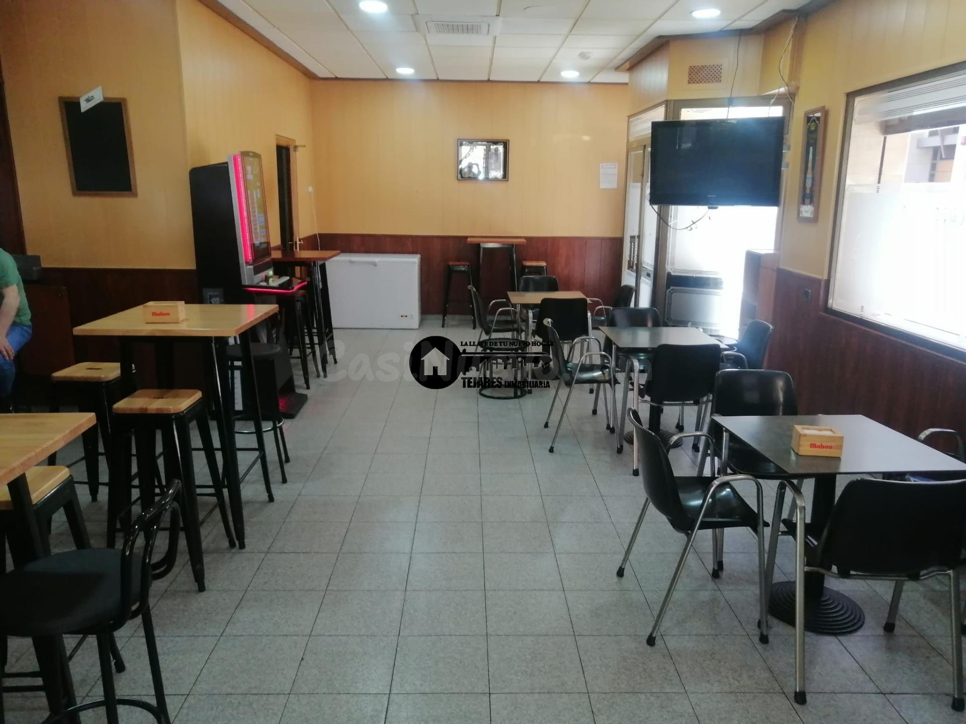 INMOBILIARIA TEJARES VENDE EXCELENTE BAR EN ACTIVIDAD-ZONA HOSPITAL