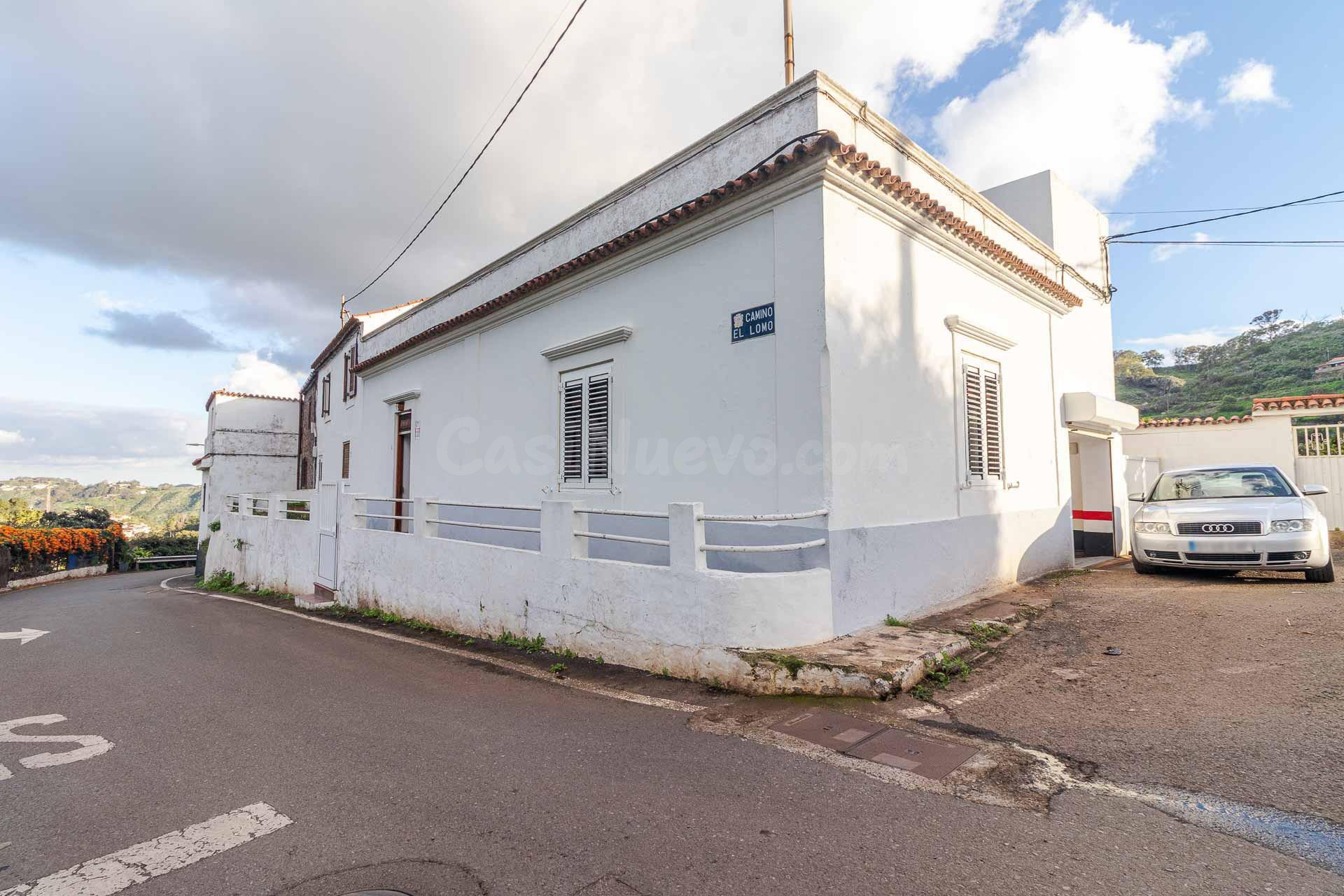 Casa con terreno y aljibe en venta en El Palmar, Teror – Esp