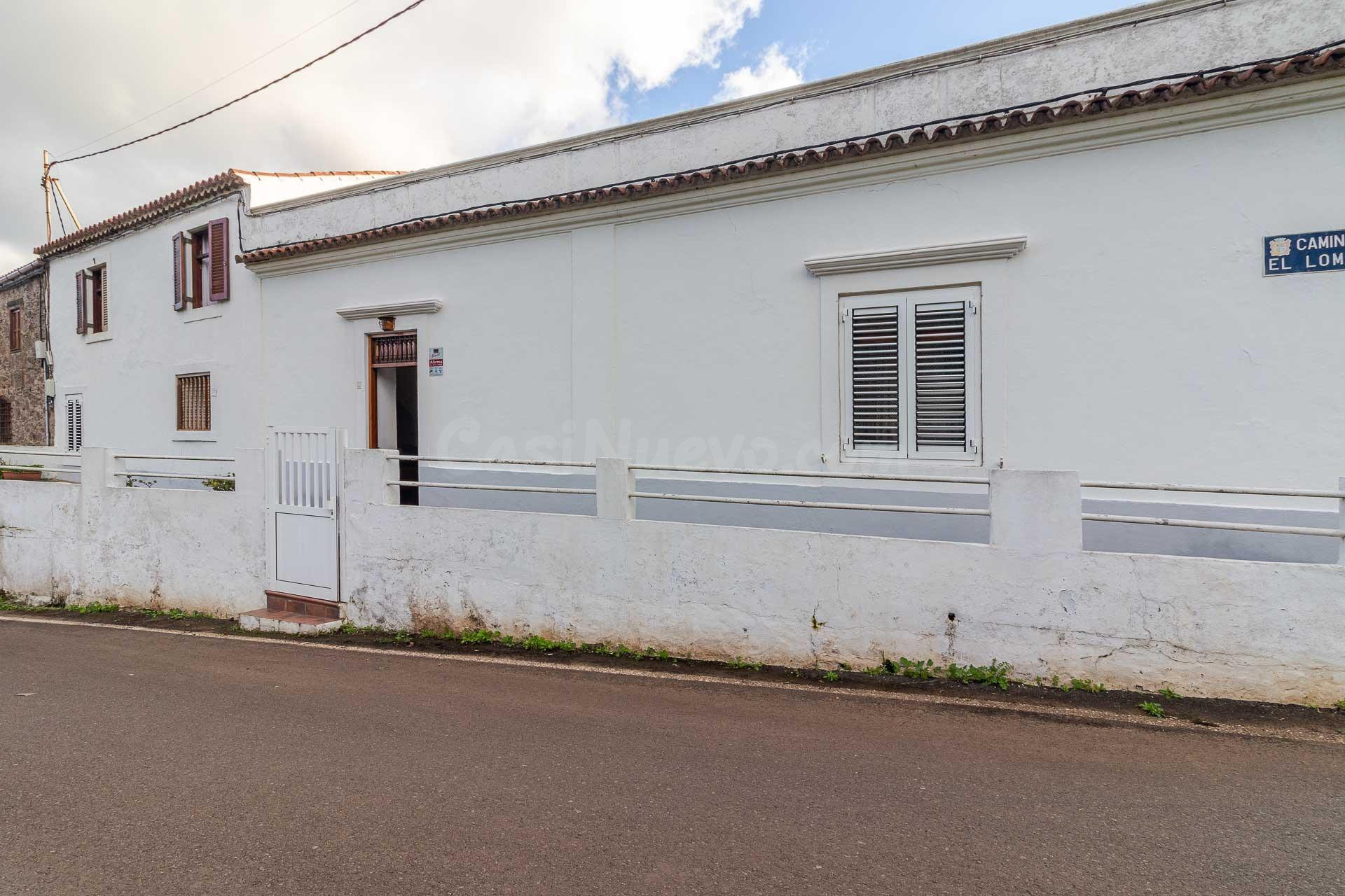 Casa con terreno y aljibe en venta en El Palmar, Teror – Esp - foto 2