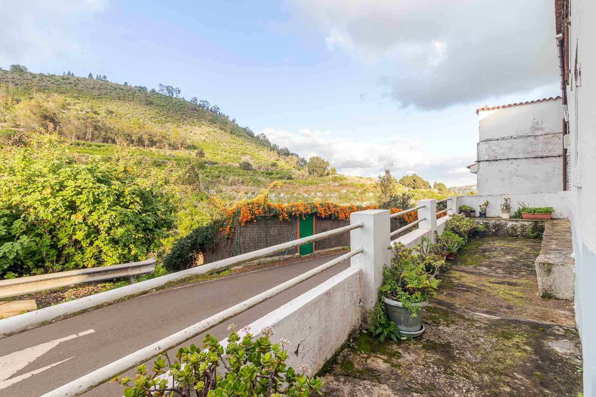Casa con terreno y aljibe en venta en El Palmar, Teror – Esp - foto 4