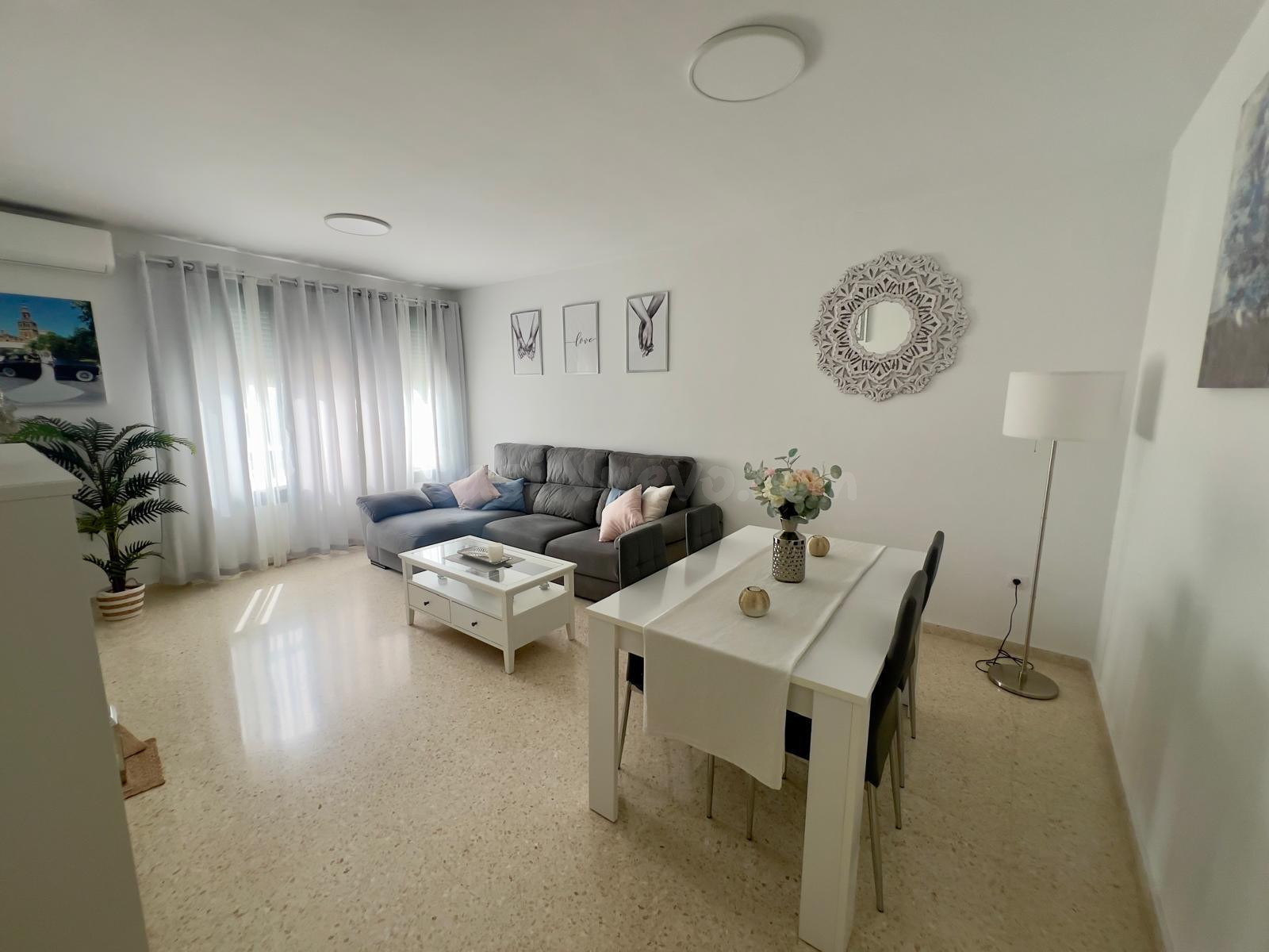Amplio piso de 4 dormitorios con garaje y trastero en Camas